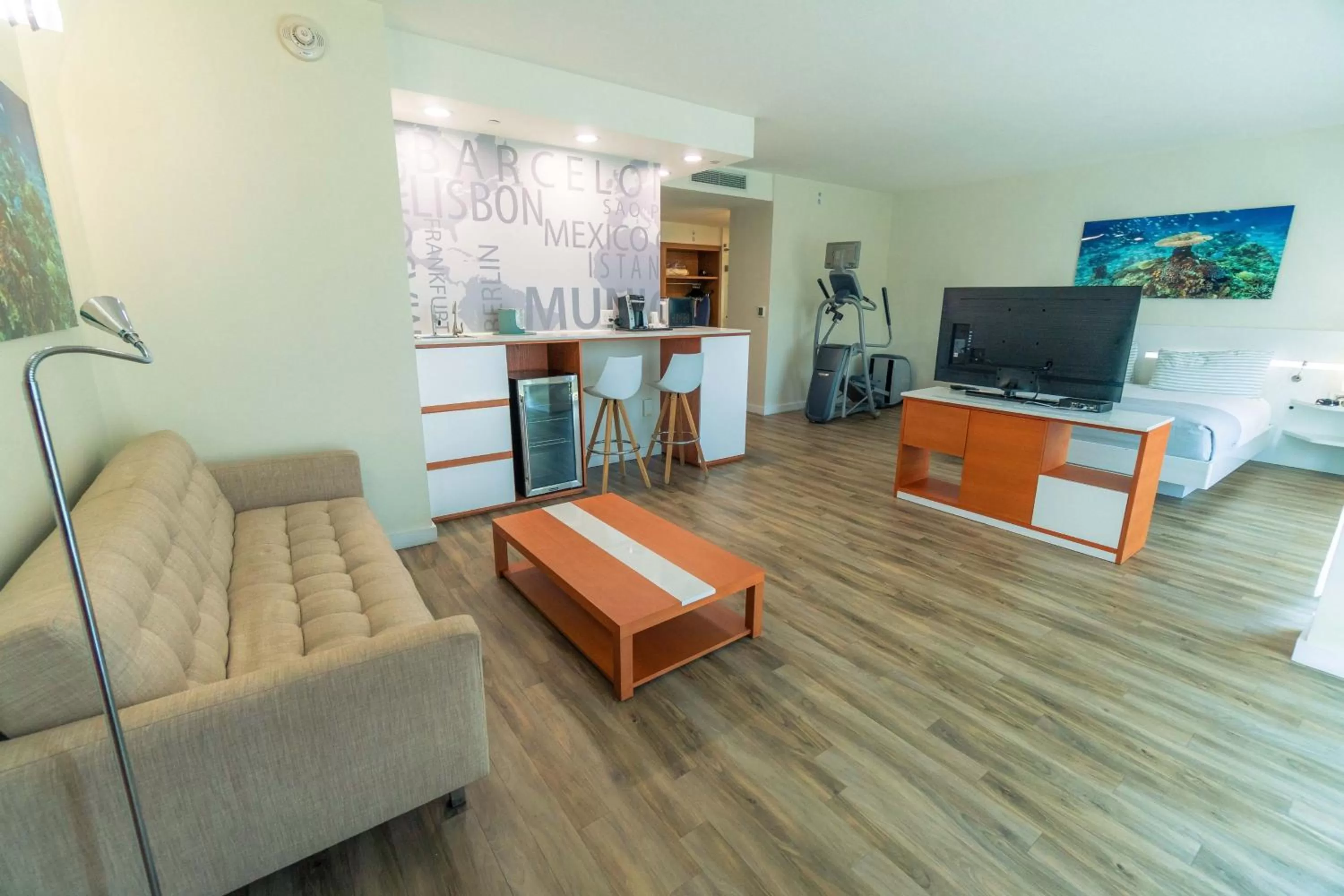 Photo of the whole room in Maritime Hotel Fort Lauderdale Airport & Cruiseport