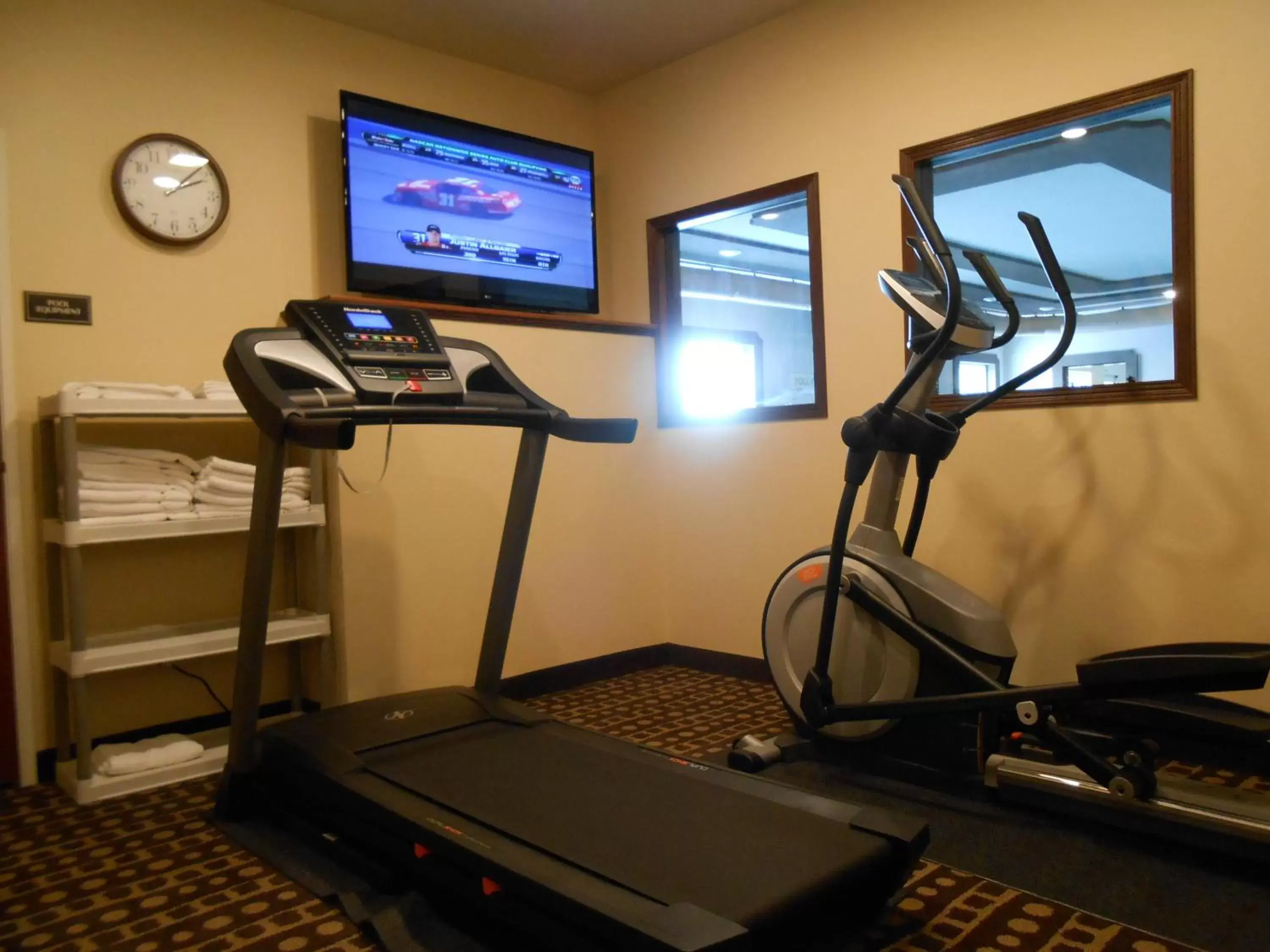 Fitness centre/facilities, Fitness Center/Facilities in Sierra Inn Minot