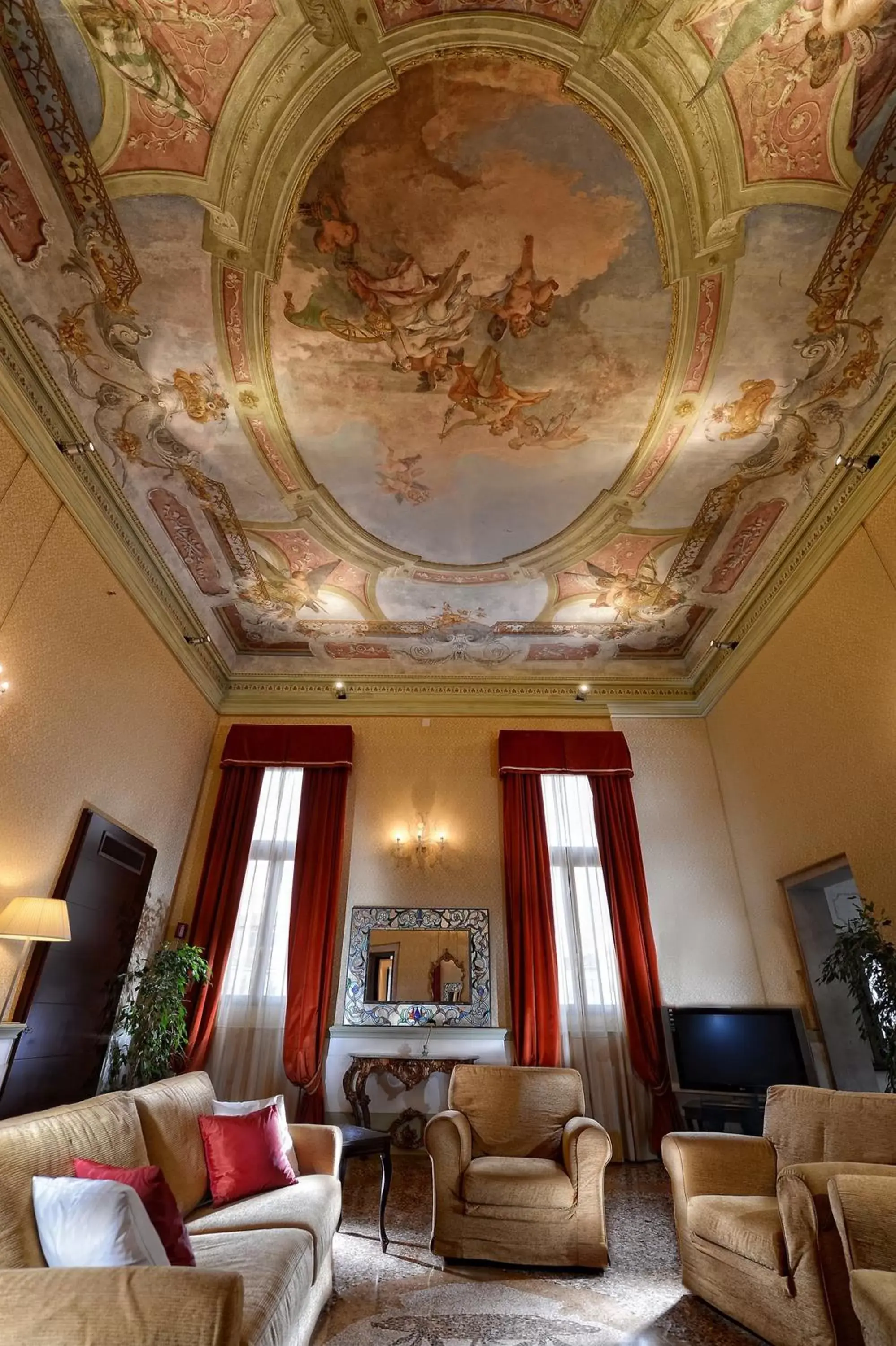 Decorative detail, Seating Area in Ruzzini Palace Hotel