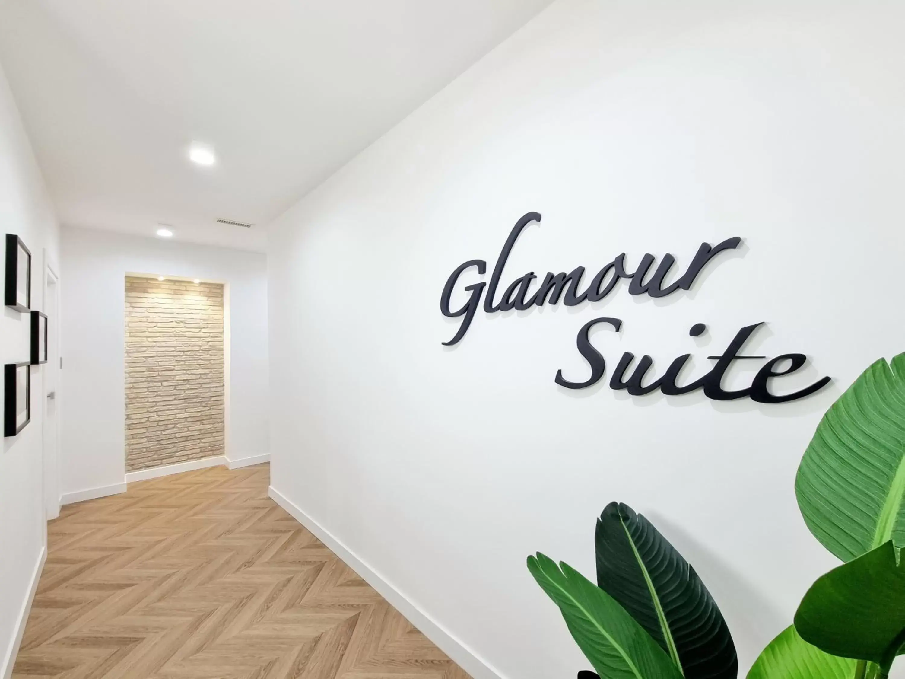 Text overlay in Glamour Suite Cagliari