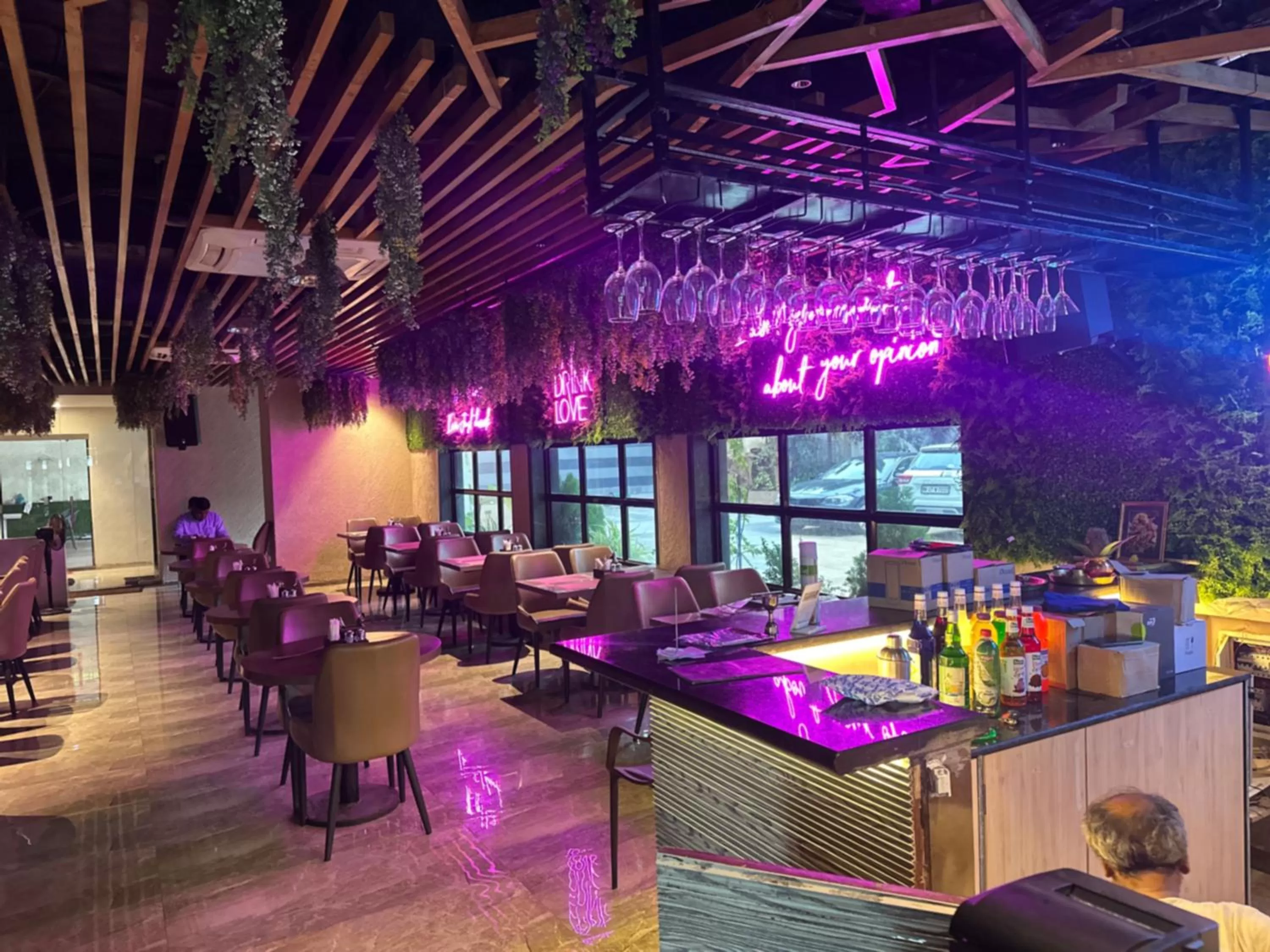 Restaurant/places to eat in Hotel Merakee - Near Dahisar Mira Road Mumbai