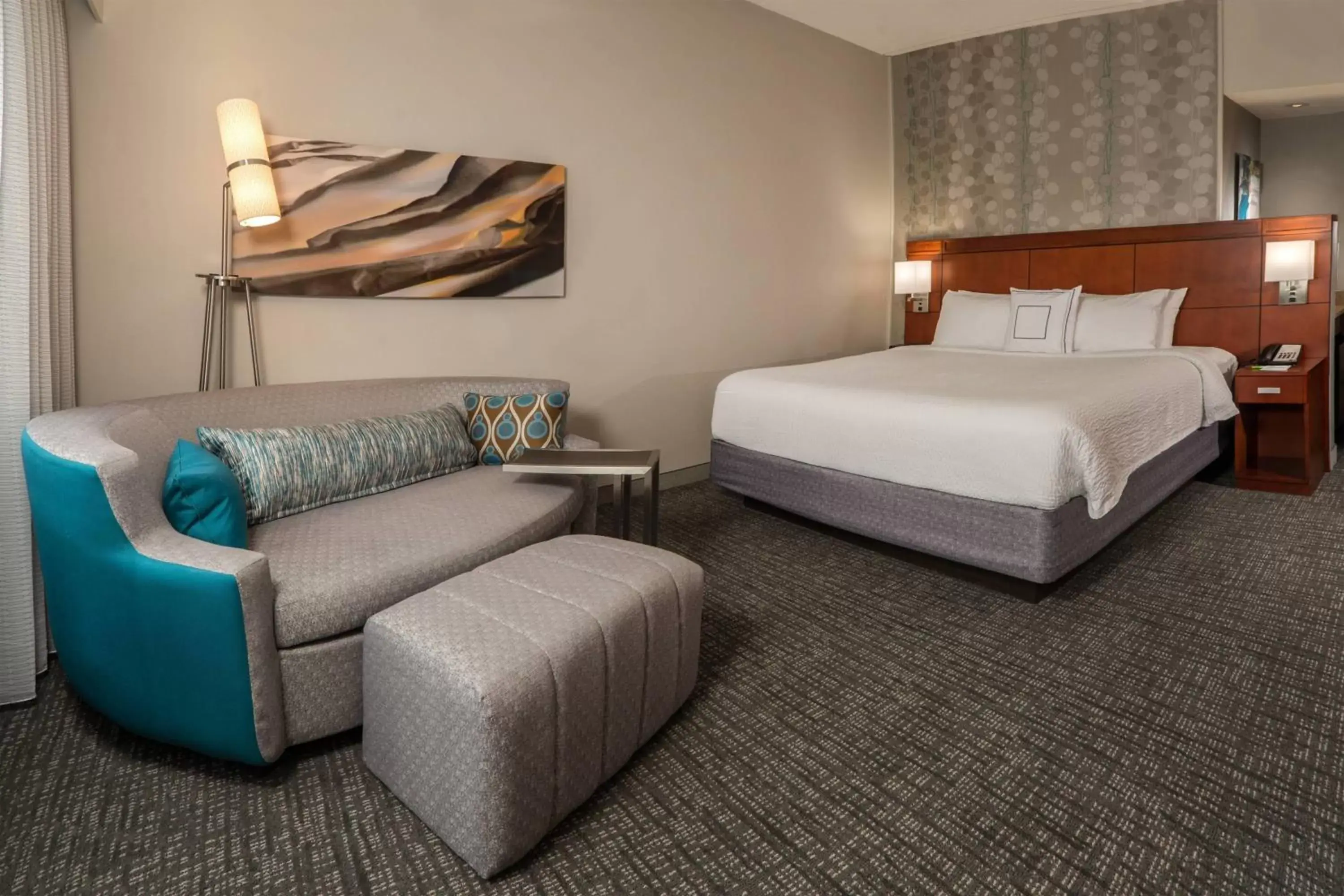 Photo of the whole room, Bed in Courtyard by Marriott Hagerstown