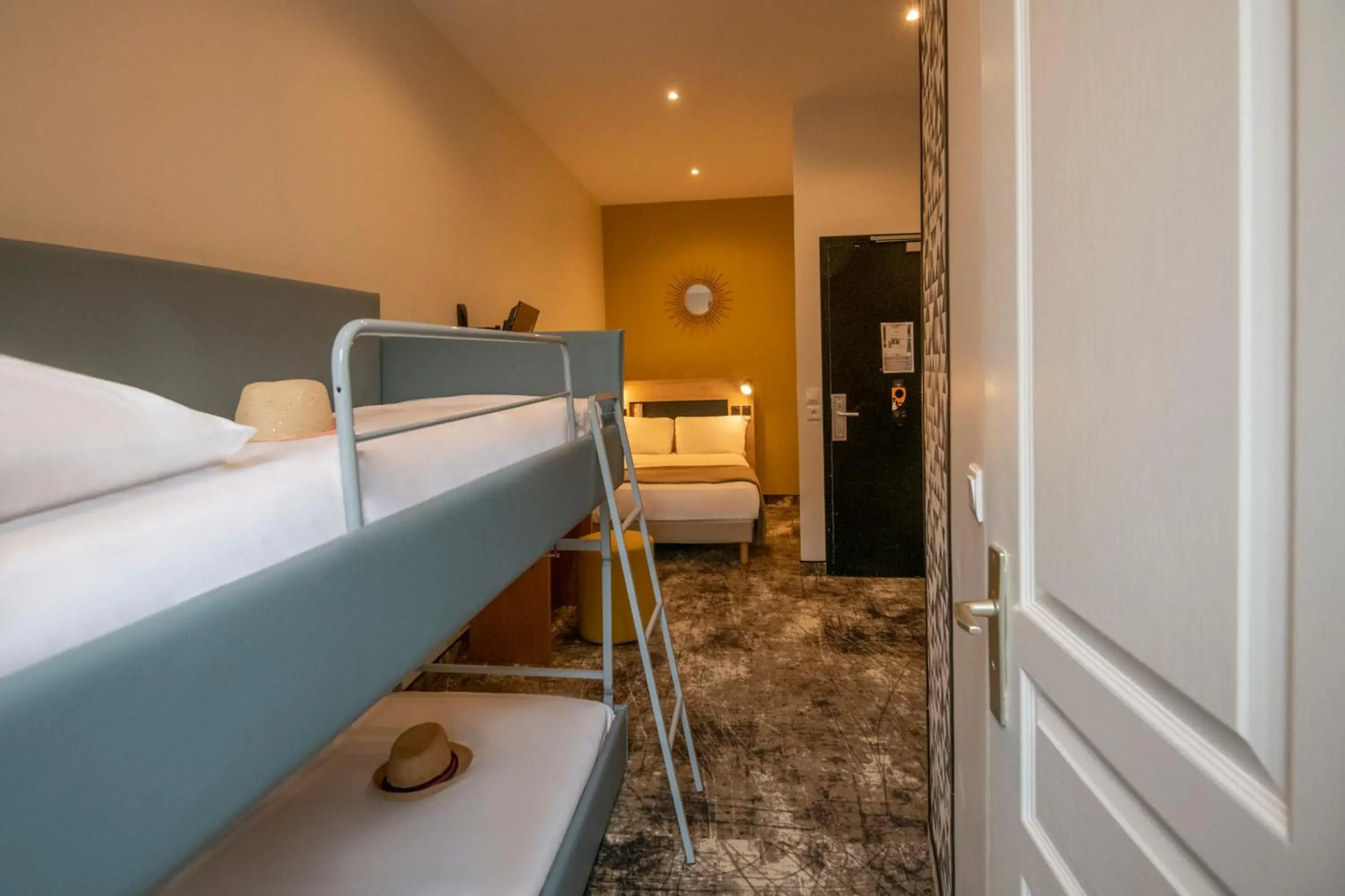 Bedroom, Bunk Bed in Hotel D'Ostende