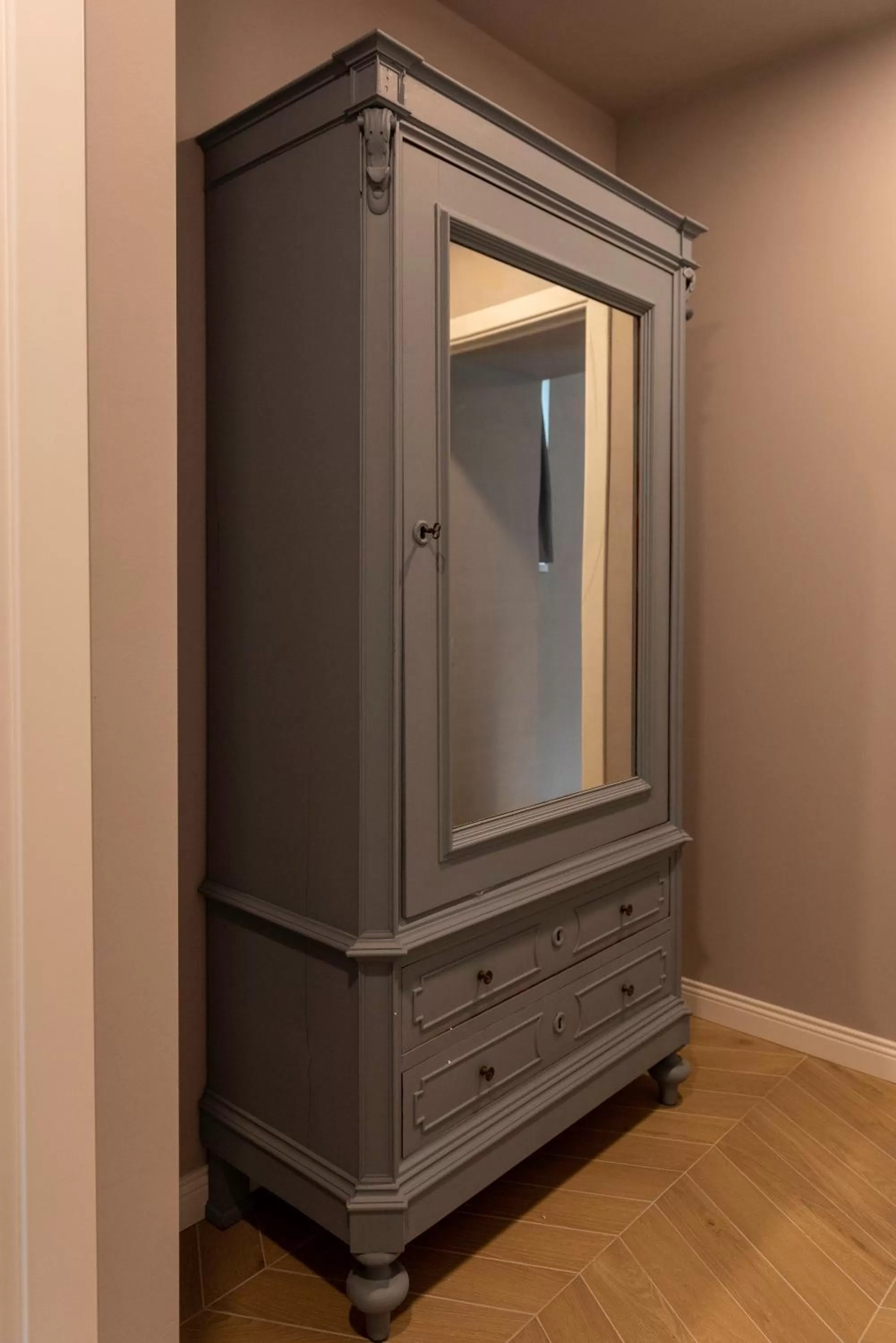 TV/Entertainment Center in CASA Room Apartments Machiavelli 13