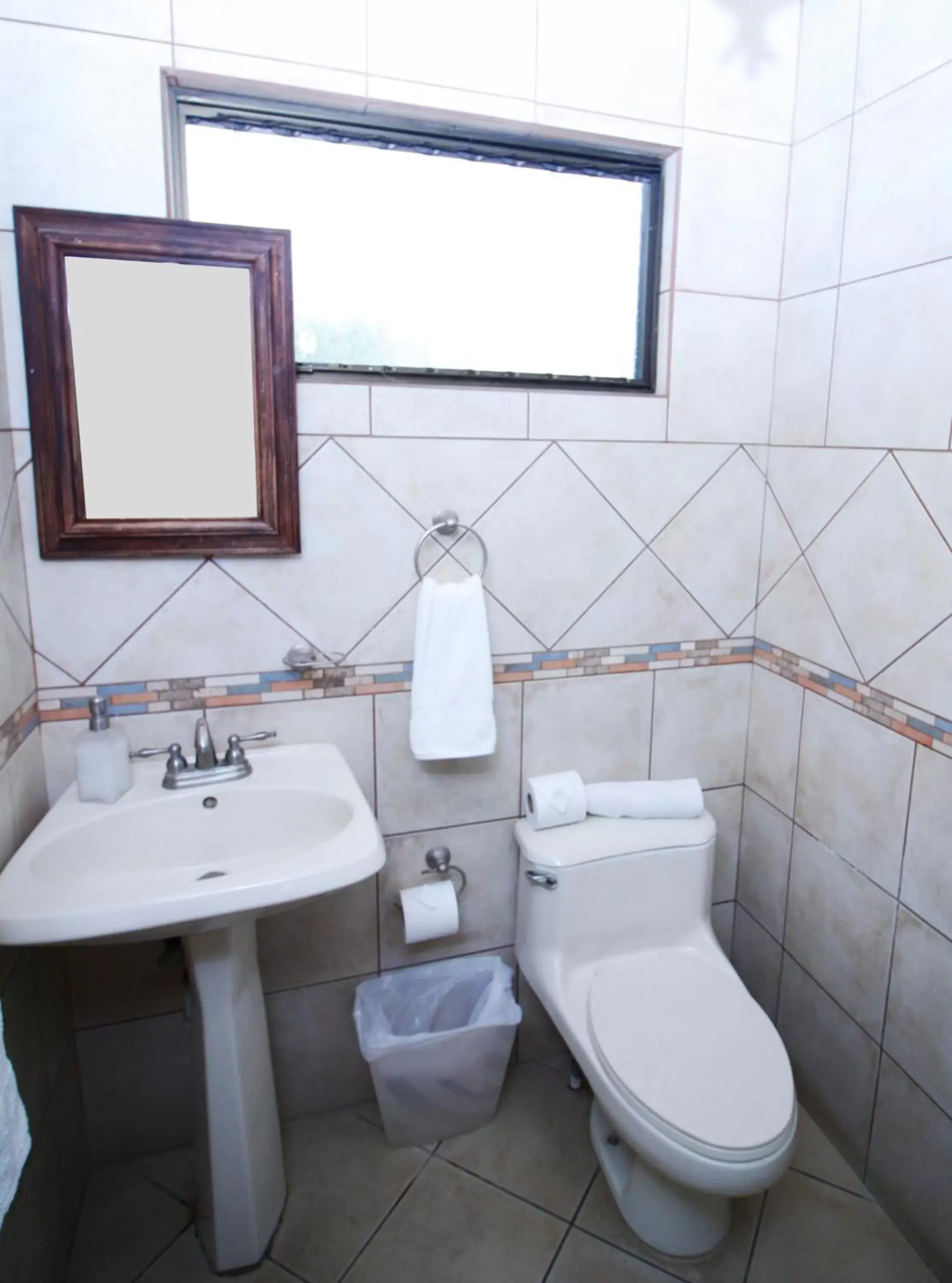 Shower, Bathroom in La Riviera Hotel