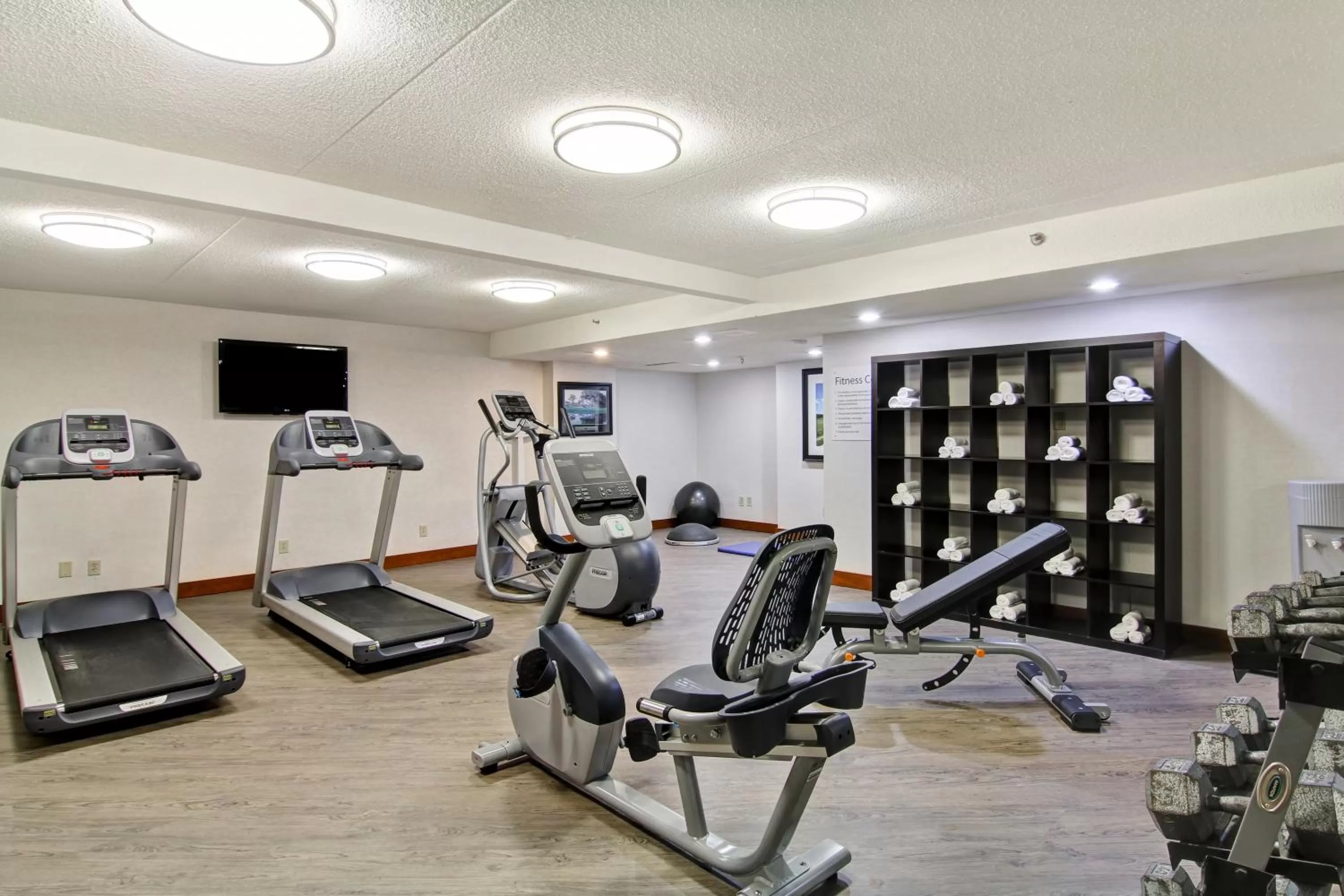 Fitness centre/facilities in Holiday Inn Oakville Centre by IHG