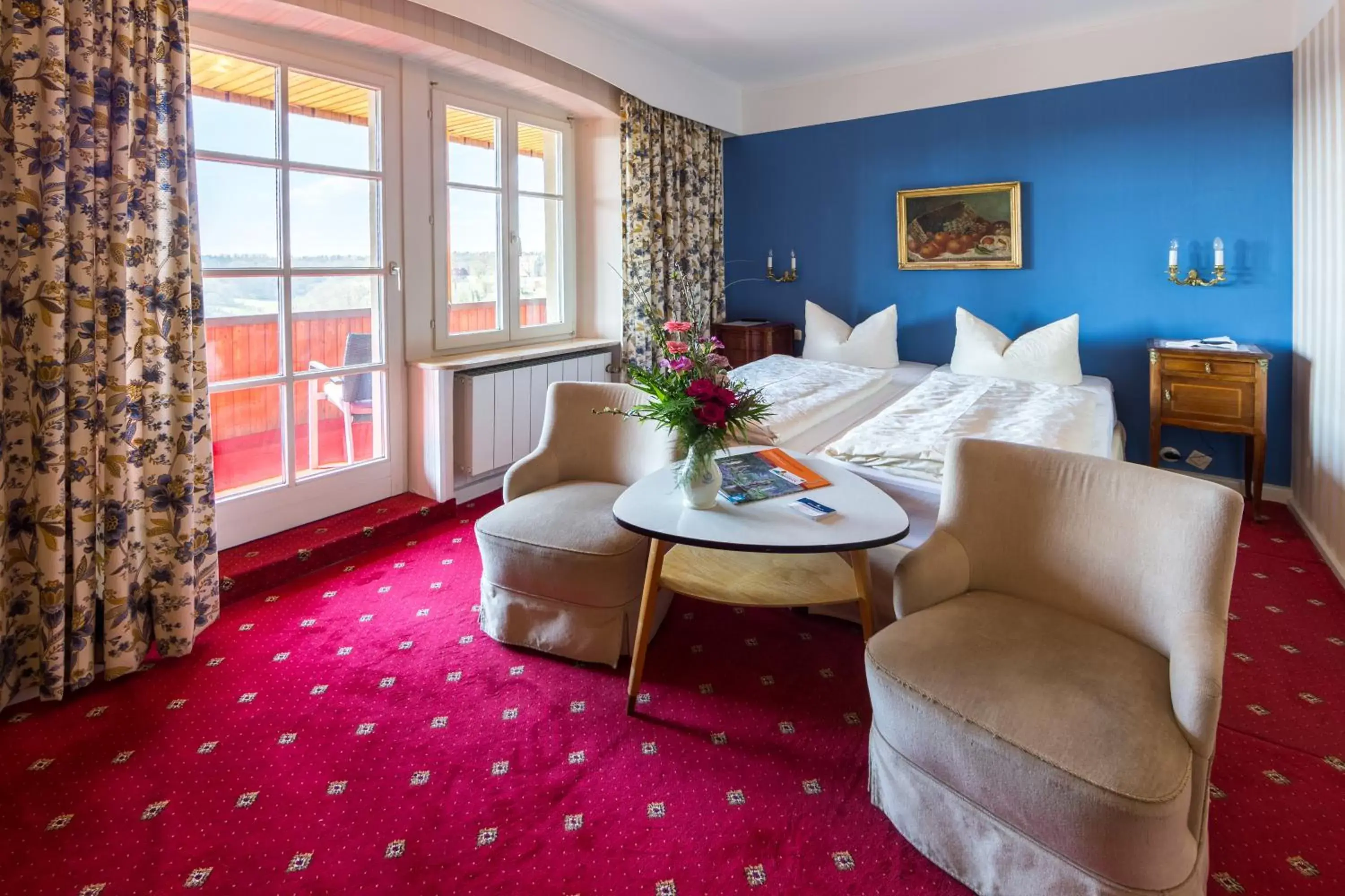 Bed, Seating Area in Historik Hotel Goldener Hirsch Rothenburg