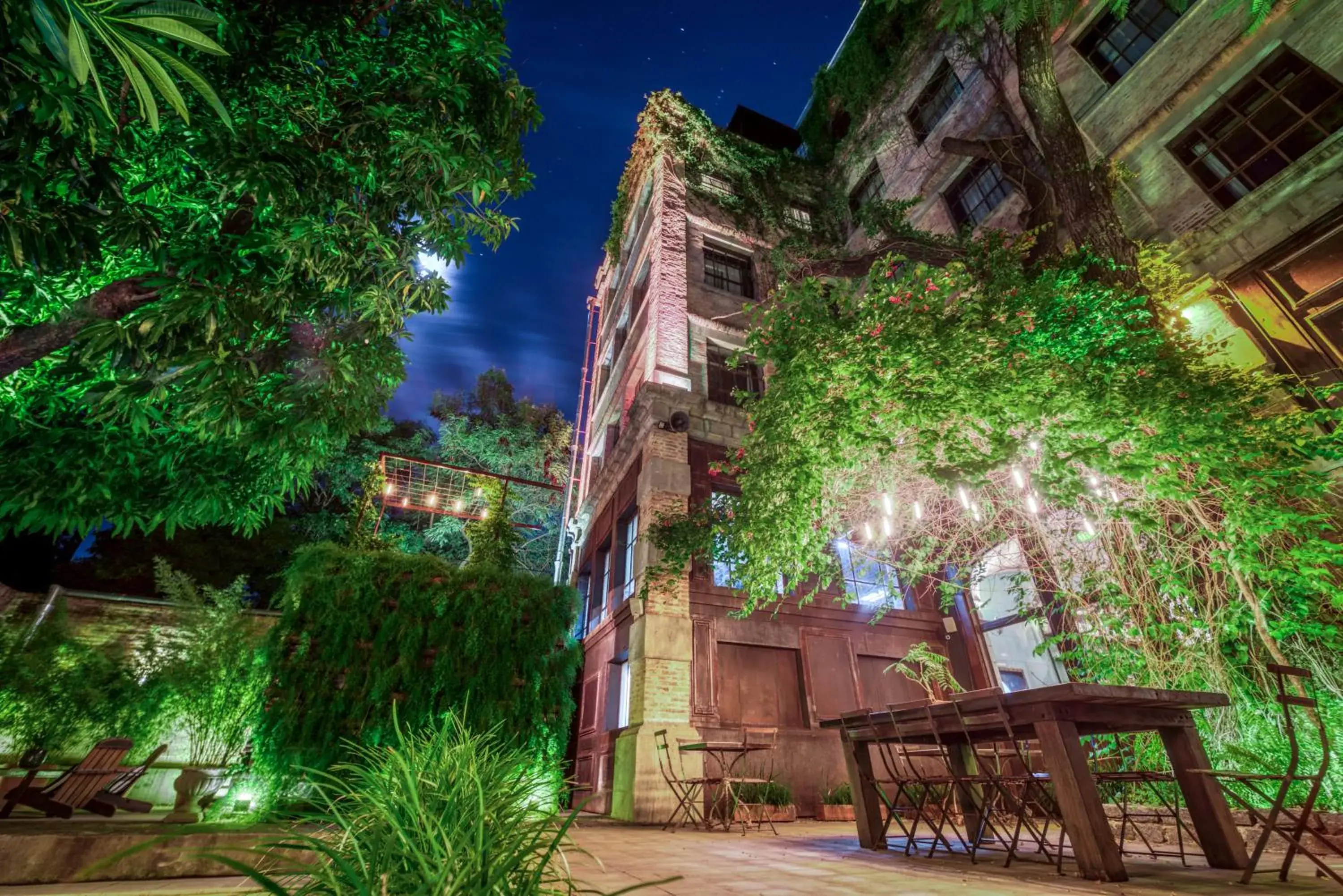 Patio, Property Building in Factoria Hotel