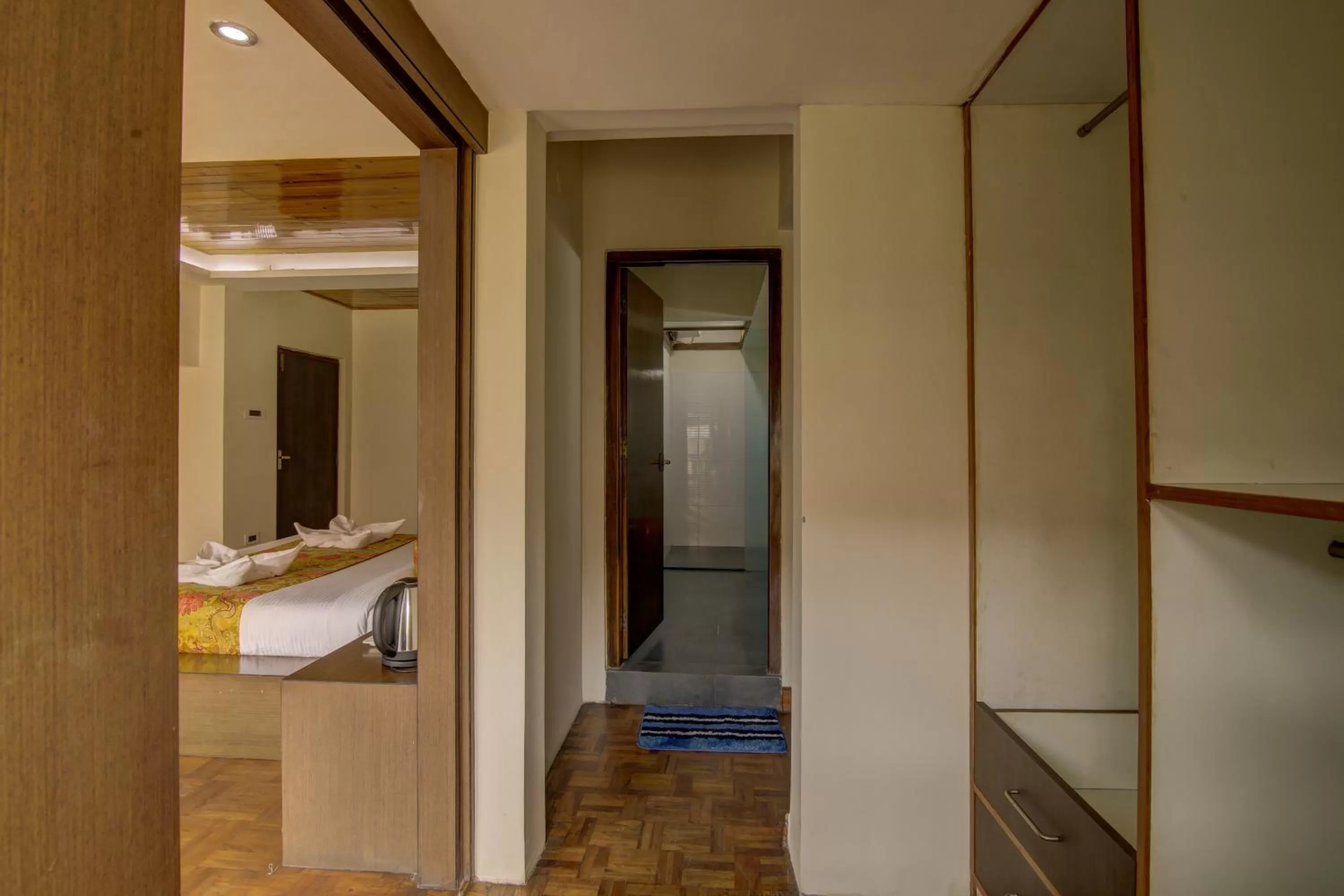 Bedroom, Bathroom in Muscatel Yavachi - 400 Mts from MG Marg