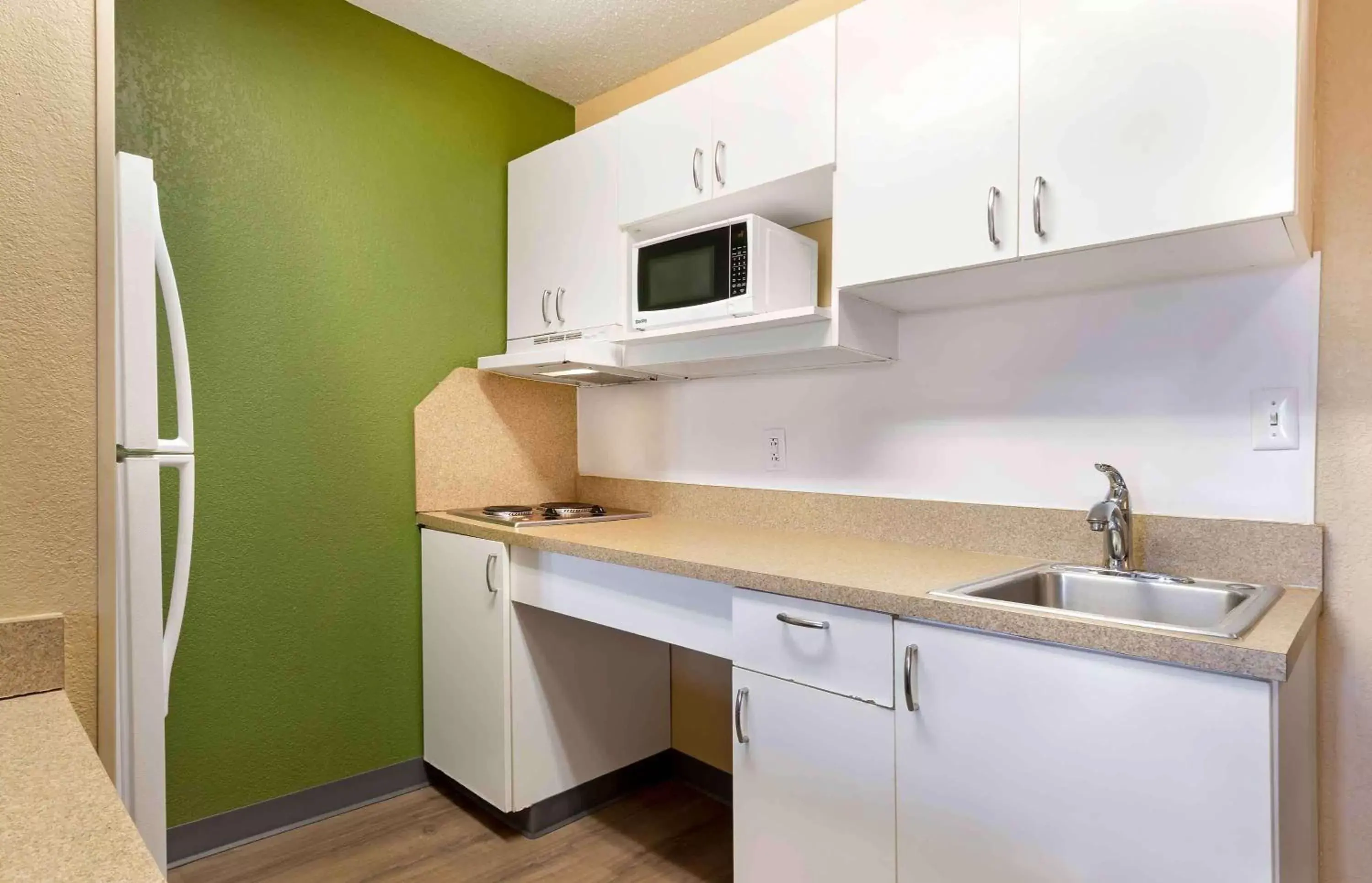 Bedroom, Kitchen/Kitchenette in Extended Stay America Suites - Greenville - Airport