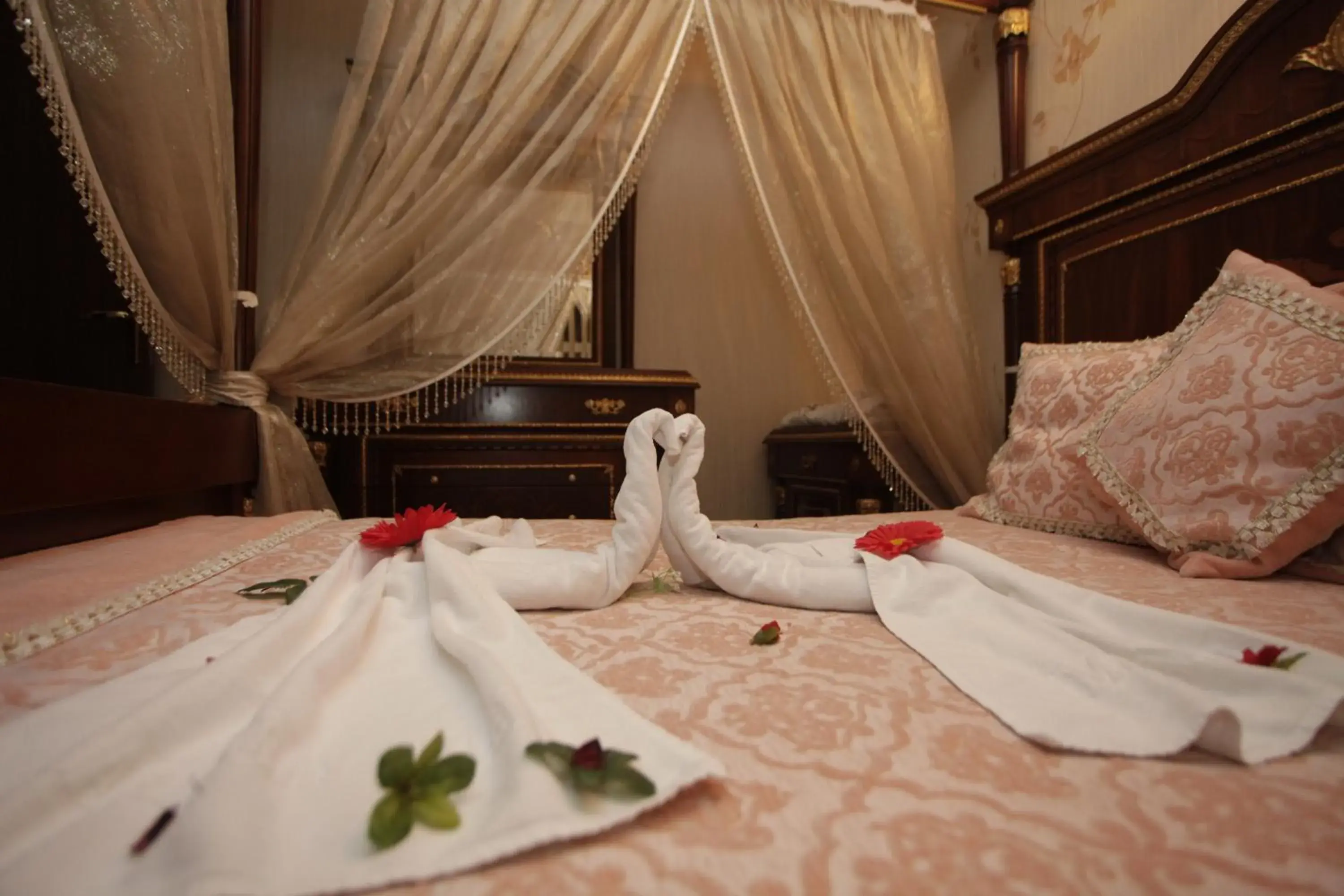 Bedroom, Bed in Marmaray Hotel