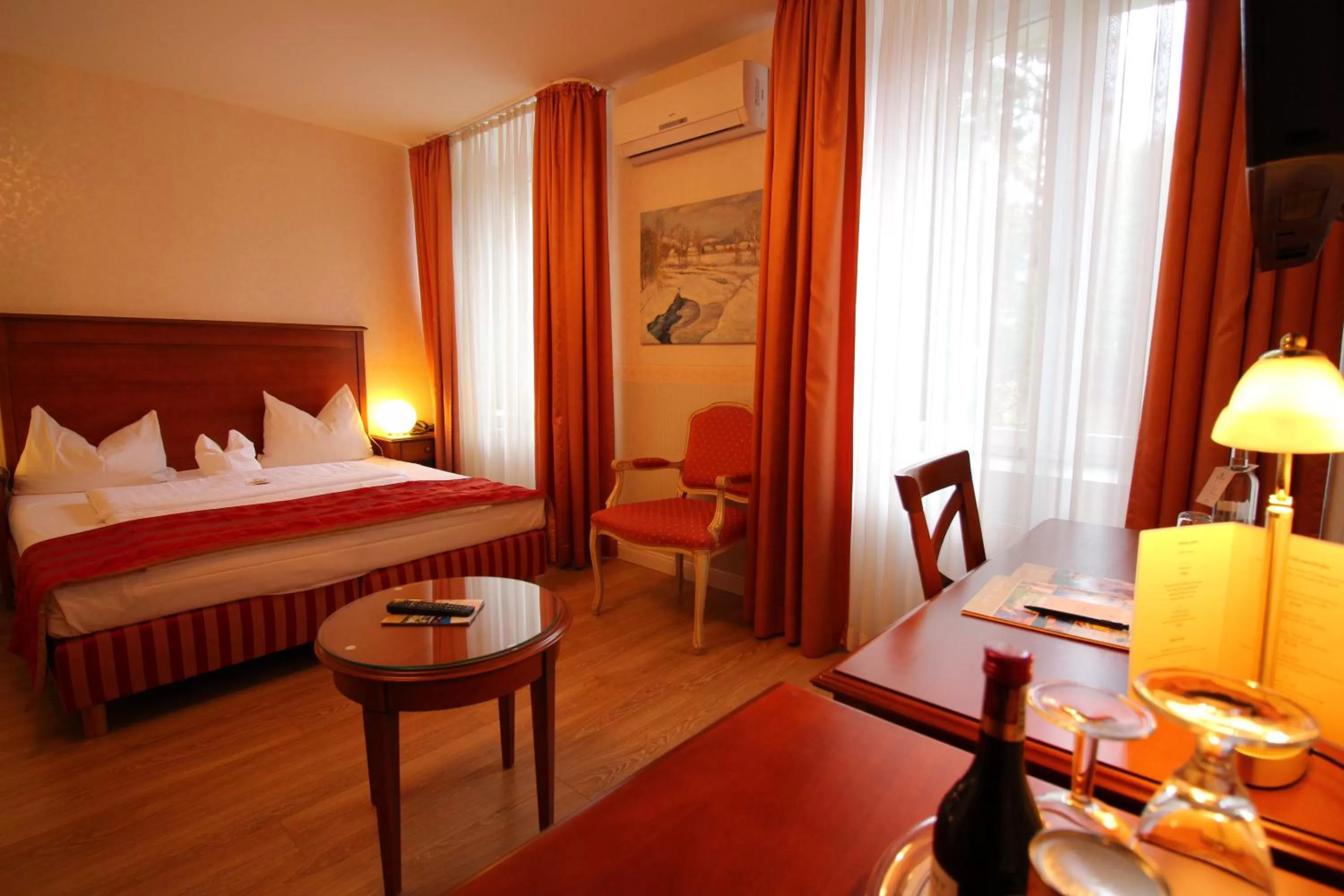 Photo of the whole room, Bed in Hotel Am Mühlenteich