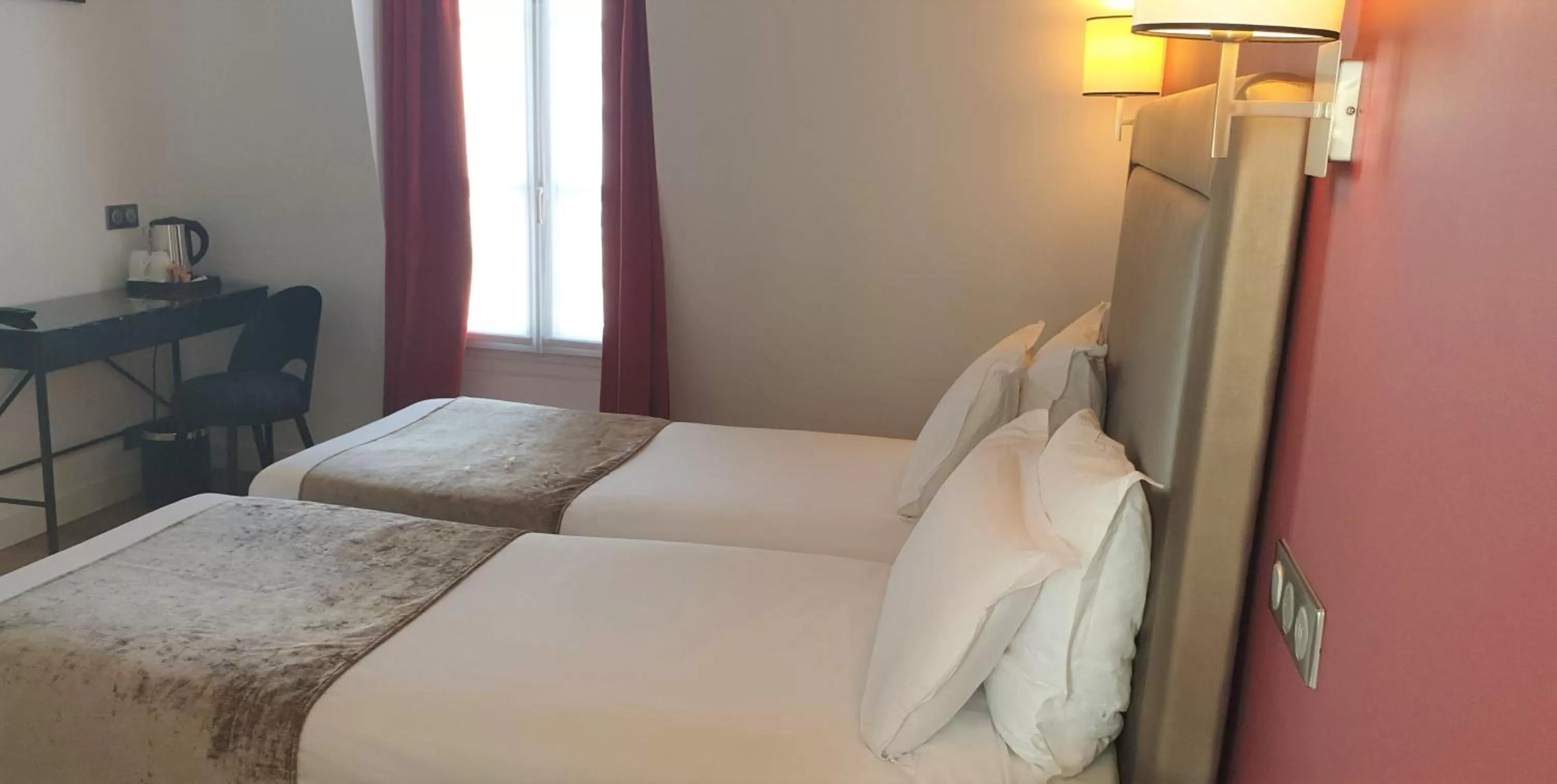 Bedroom, Bed in Acacias Etoile