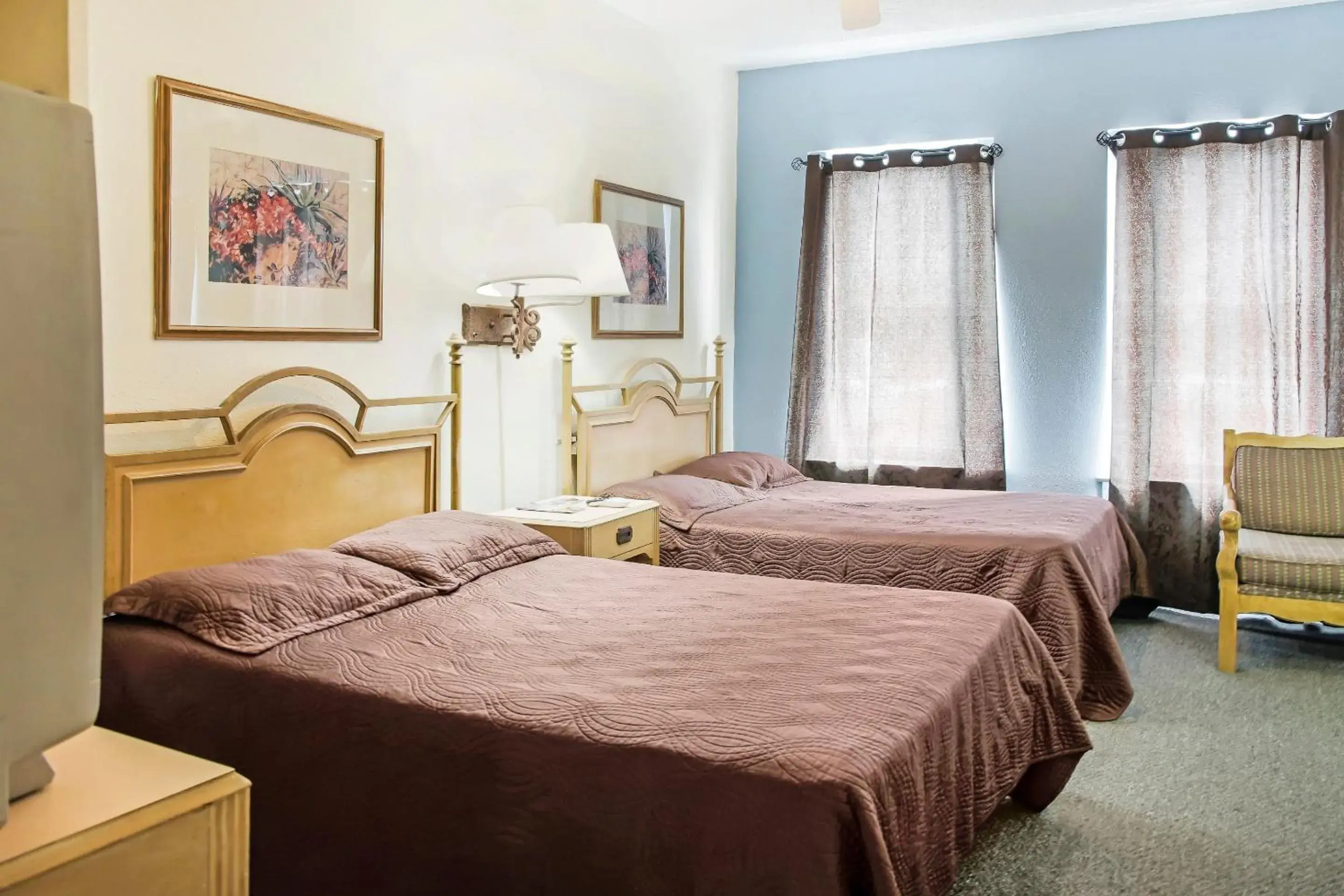 Bedroom, Bed in OYO Cameron Historic Hotel Brownsville I-69E