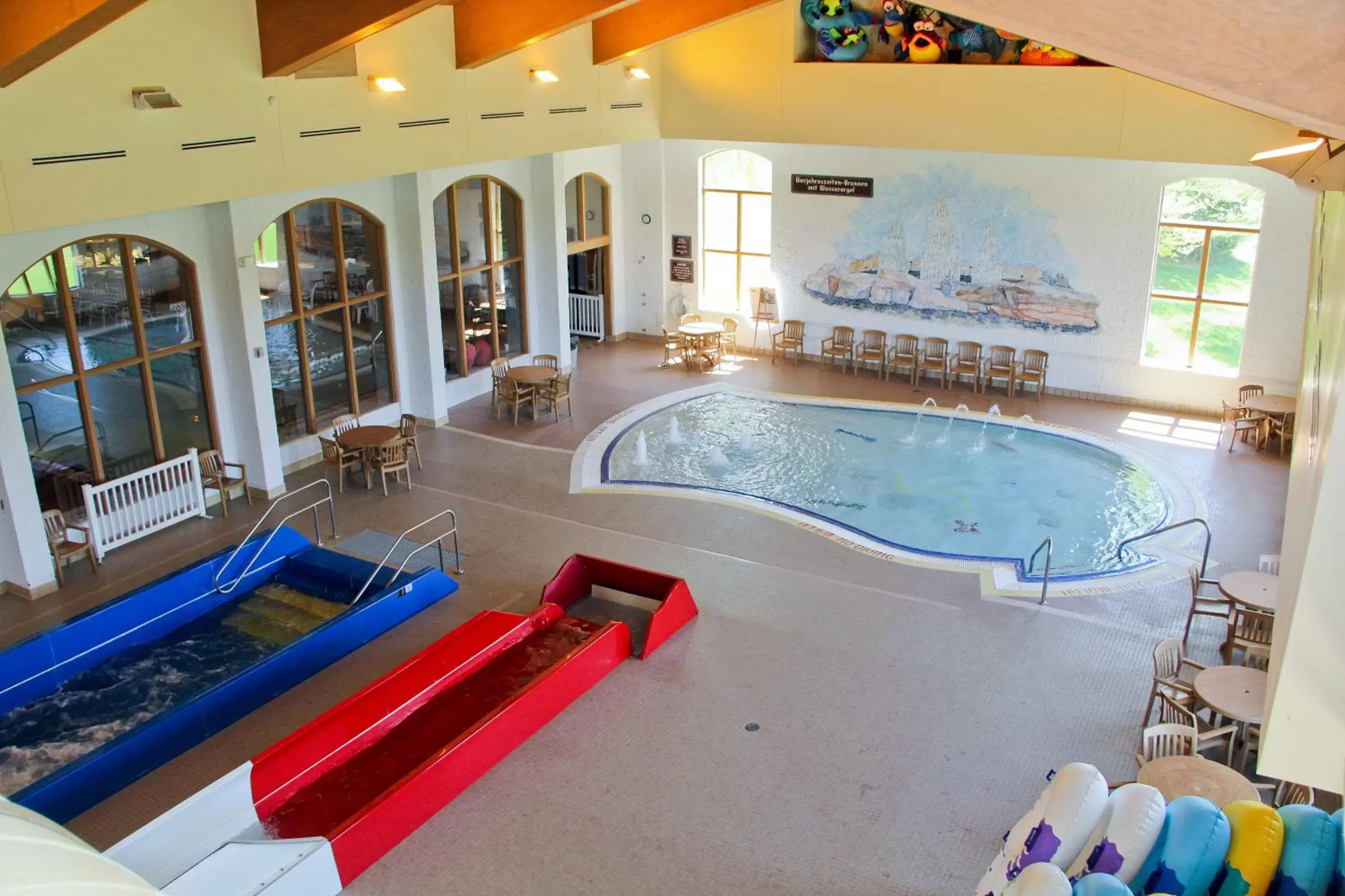 Swimming pool in Bavarian Inn Lodge