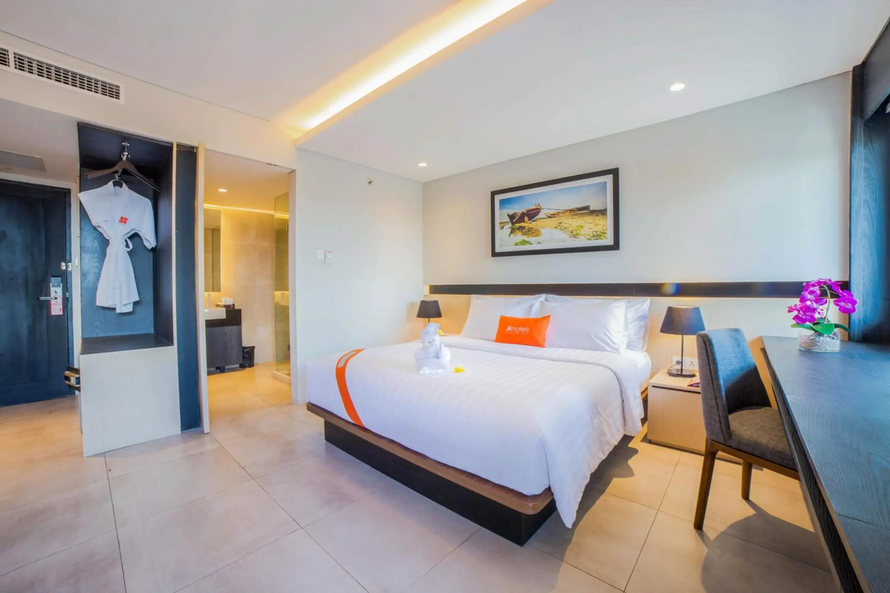 Bedroom, Bed in J4 Hotels Legian