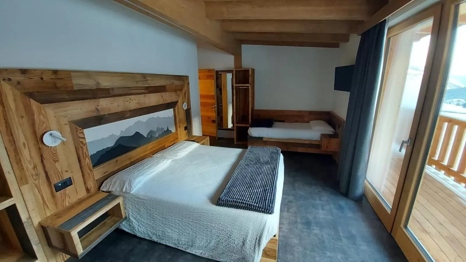 Balcony/Terrace, Bunk Bed in Albergo Alpino