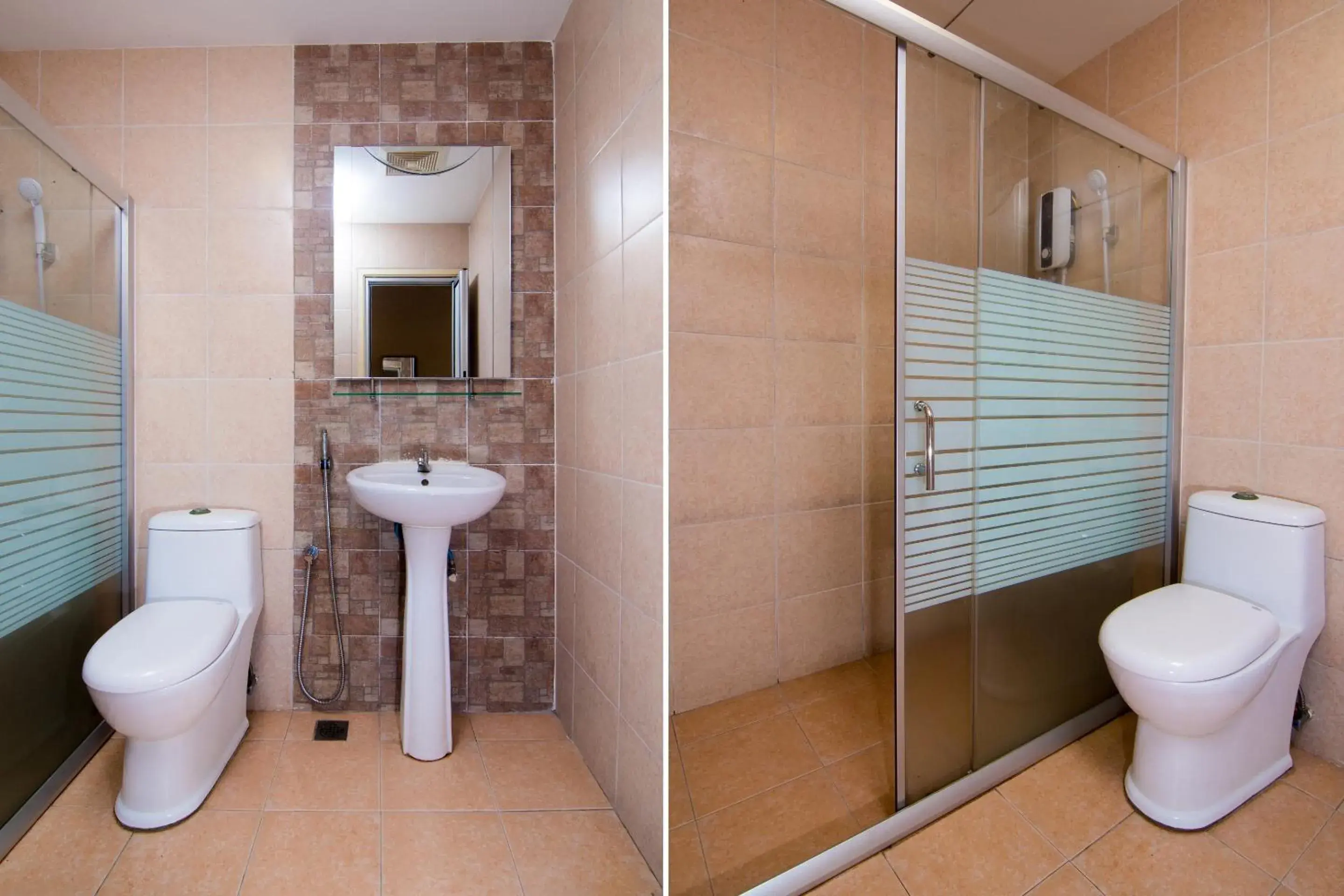 Bathroom in Sri Indar Hotel