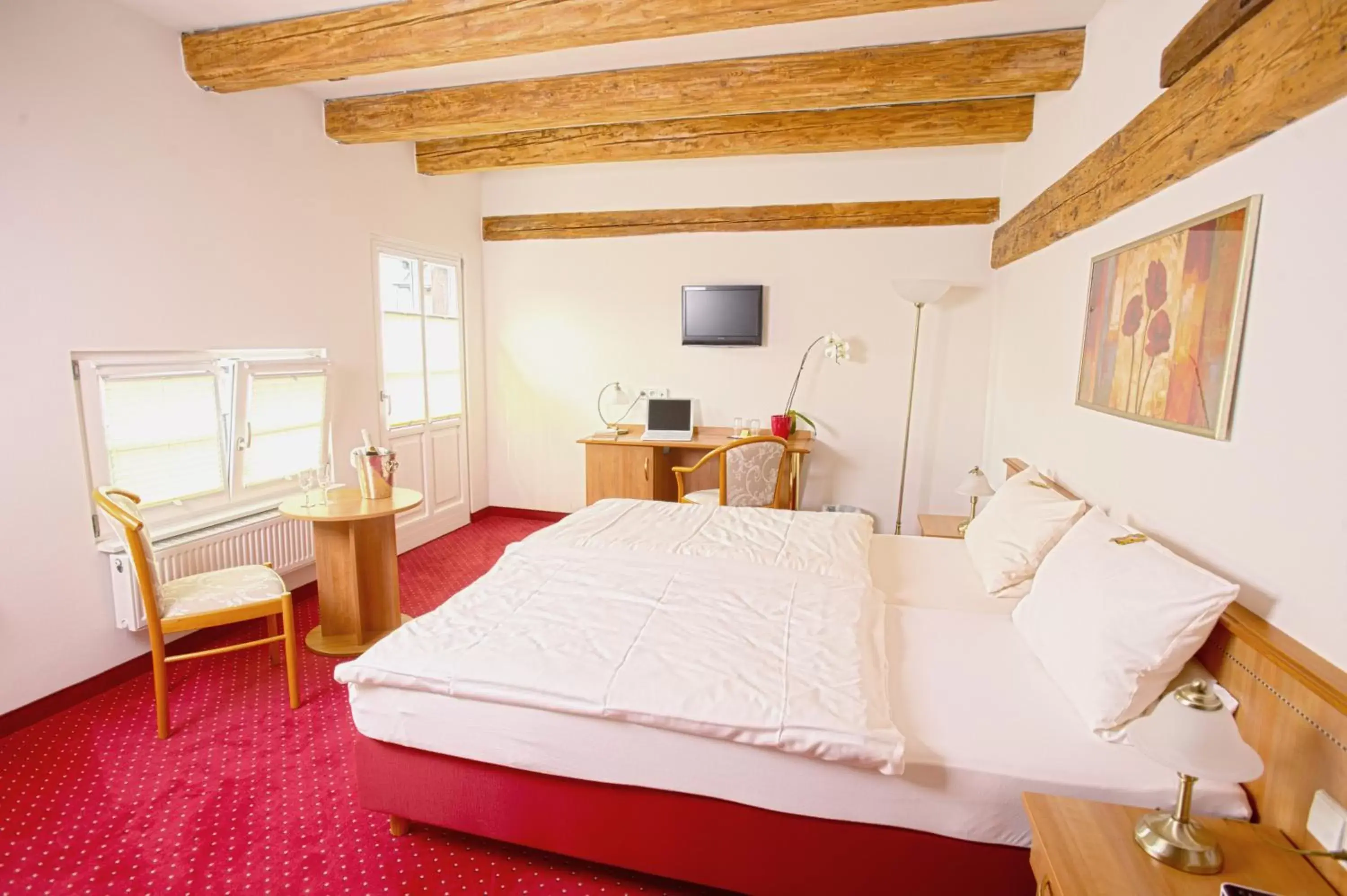 Bedroom, Bed in Château de Pourtalès