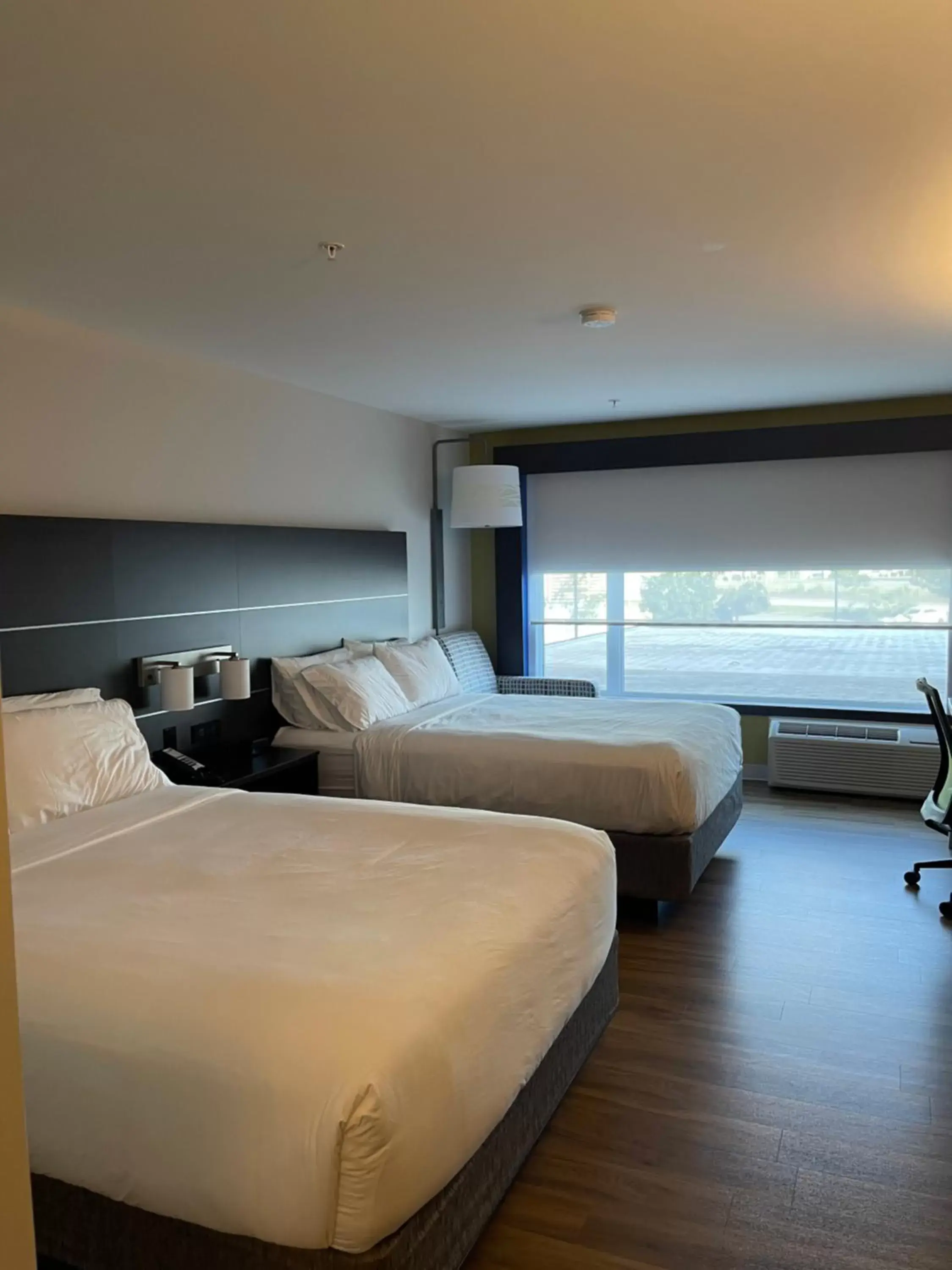 Photo of the whole room, Bed in Holiday Inn Express & Suites - Gatineau - Ottawa, an IHG Hotel