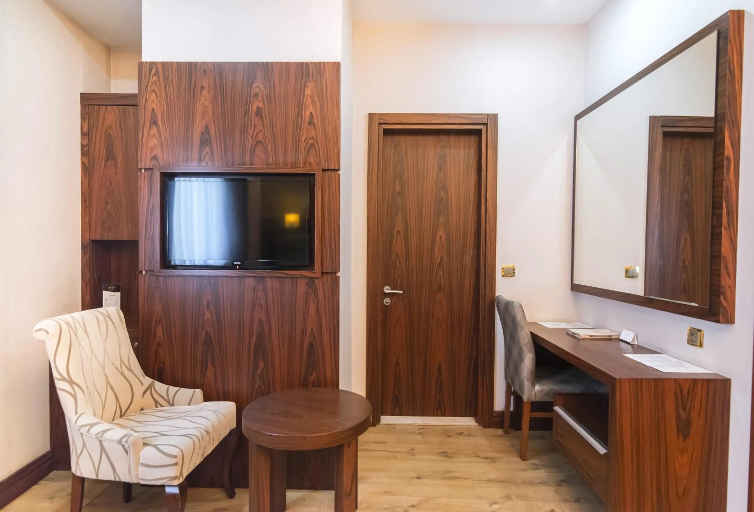 TV and multimedia in MidMar Deluxe Hotel