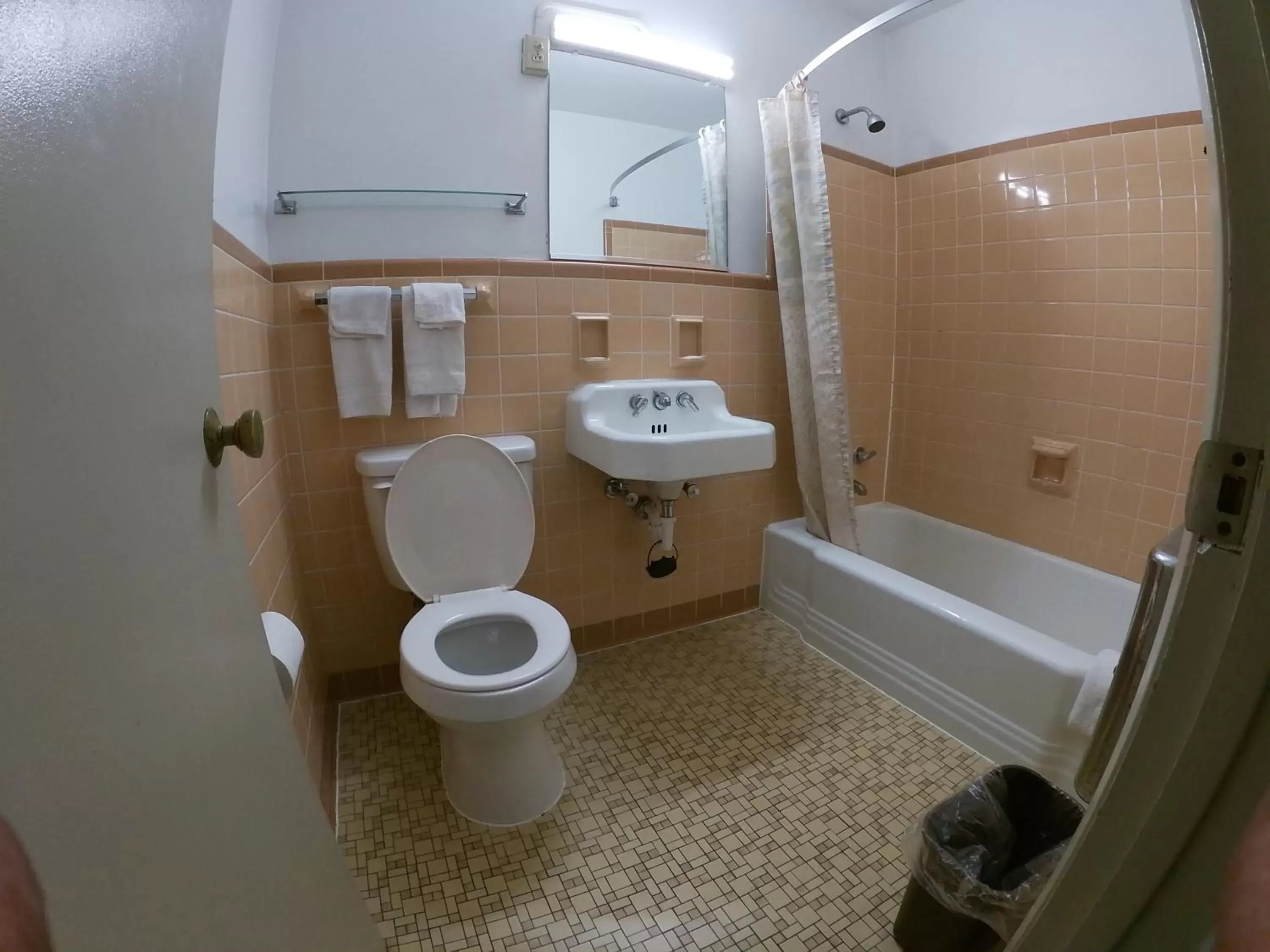 Bathroom in Budget Inn Clearfield PA