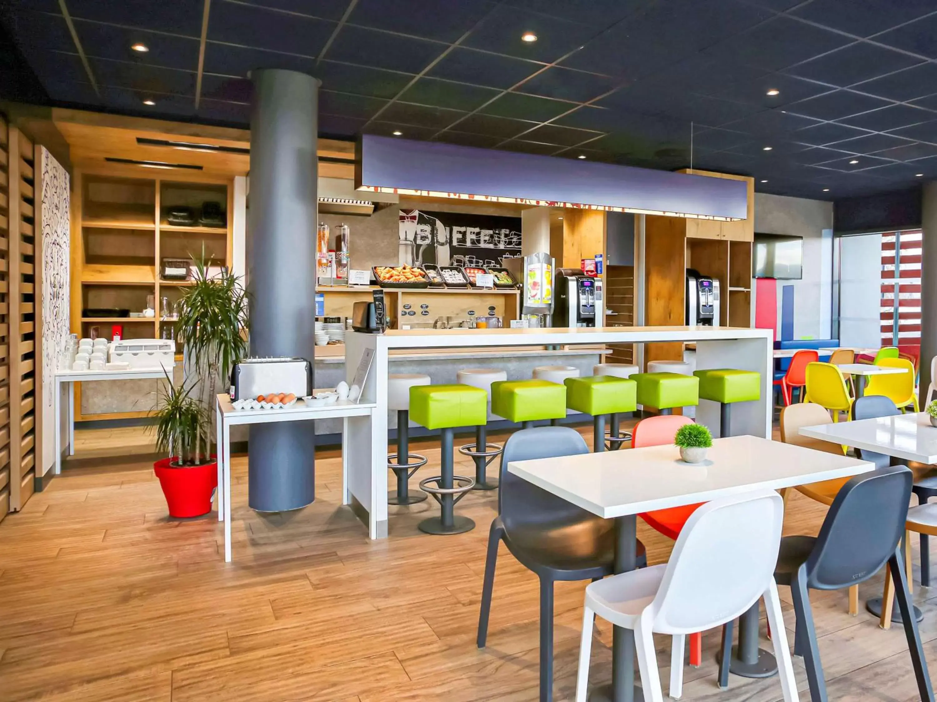 Lounge or bar, Lounge/Bar in ibis budget Geneve Saint Genis Pouilly