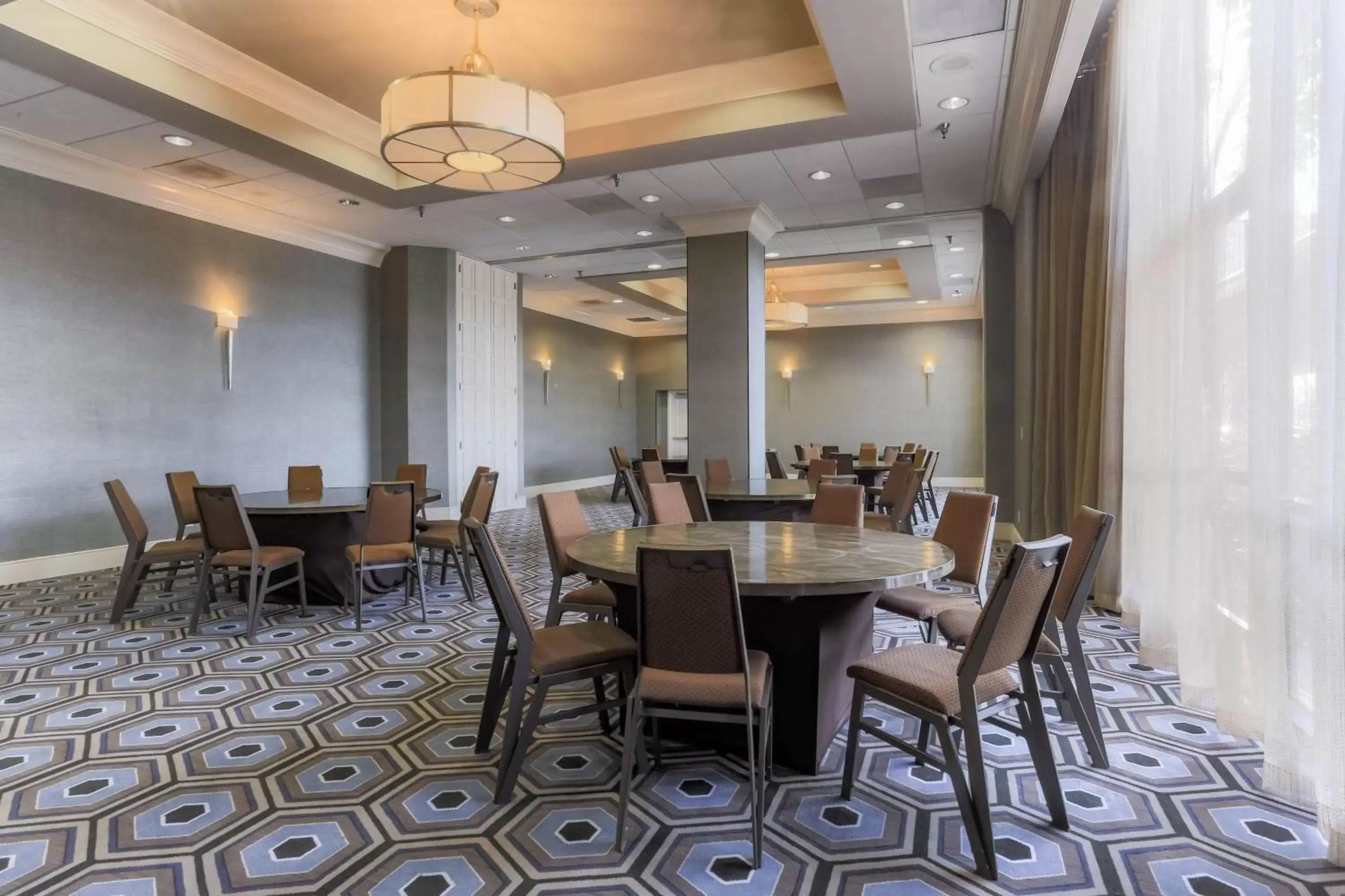 Meeting/conference room, Restaurant/Places to Eat in Sheraton Mission Valley San Diego Hotel