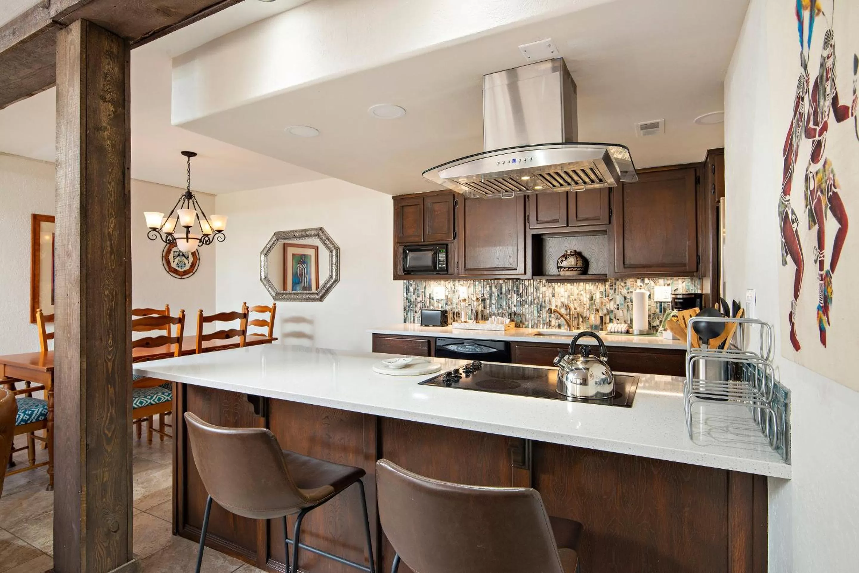 Kitchen or kitchenette in Fort Marcy Suites by All Seasons Resort Lodging