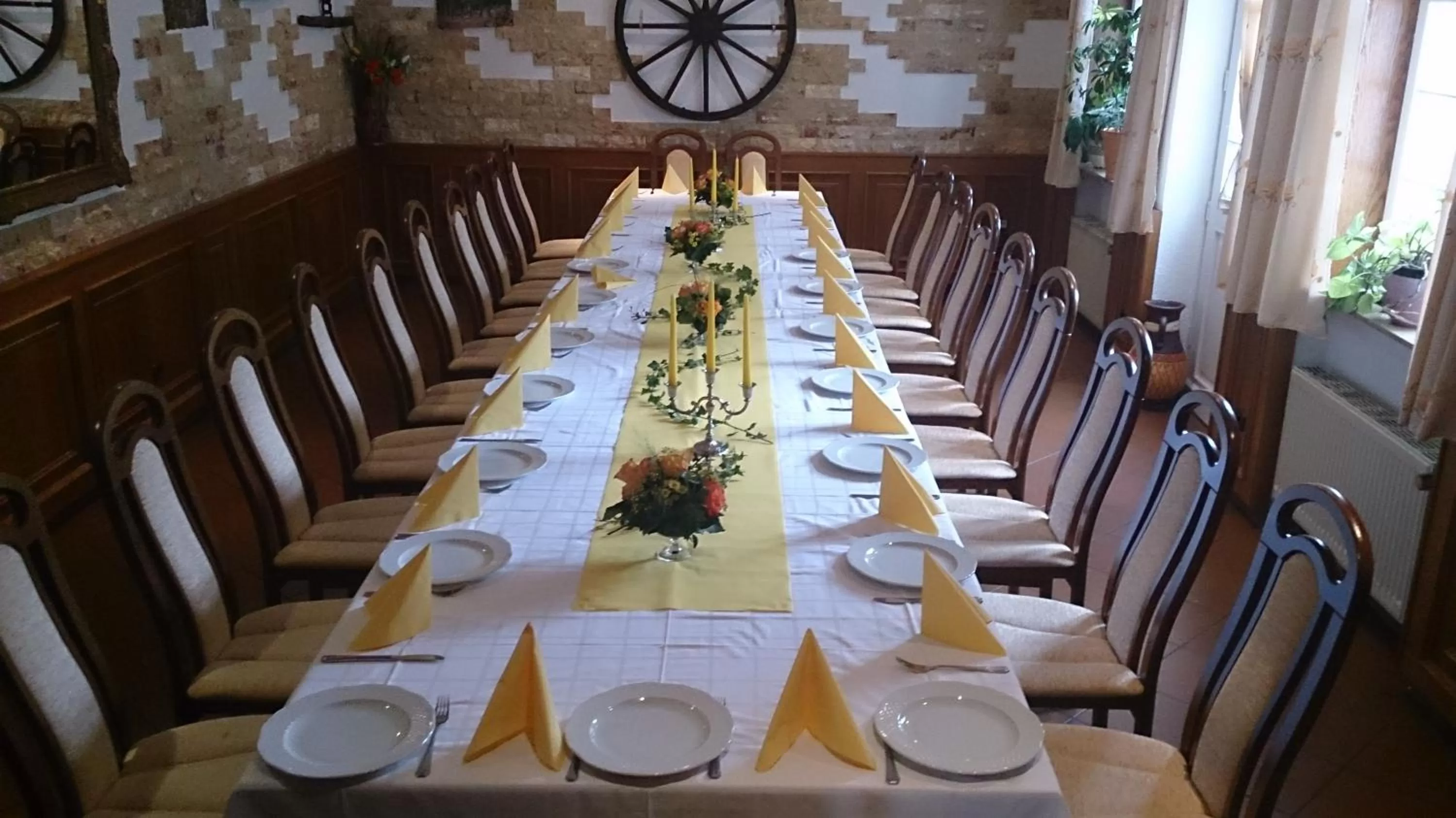 Restaurant/places to eat in Hotel Stadt Lügde