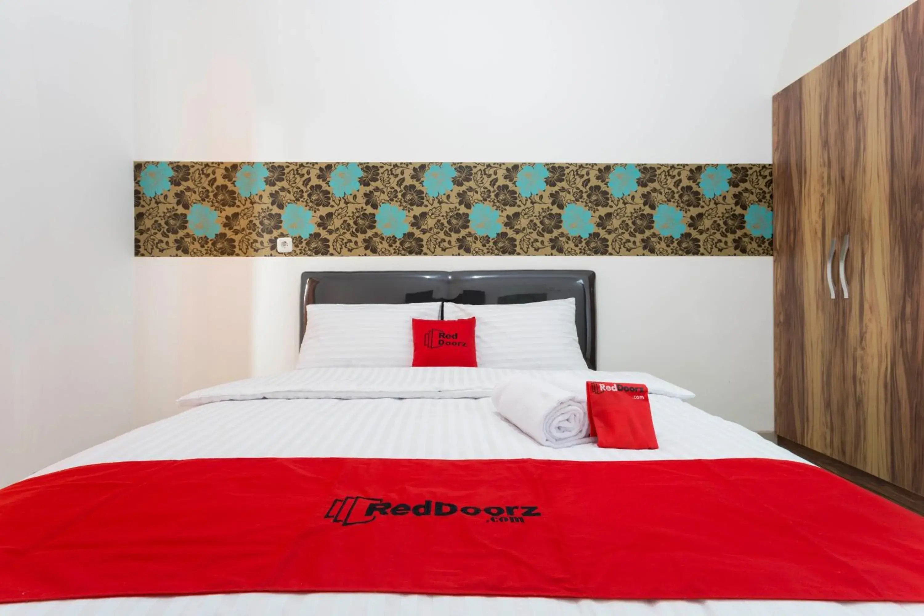 Bedroom, Bed in RedDoorz Plus @ Boulevard Residence BSD