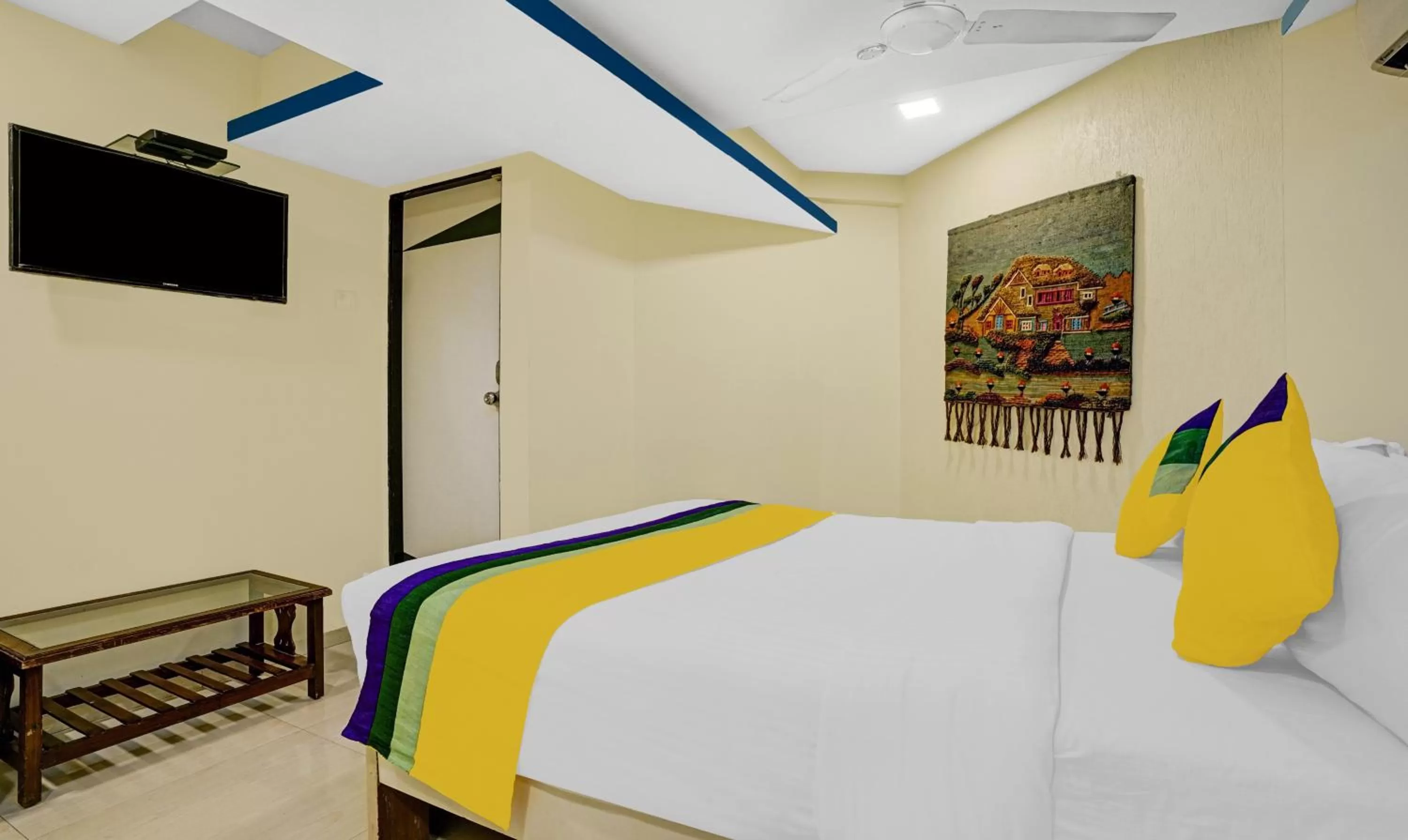 Bed in Itsy By Treebo - Amber Corp Inn, NESCO