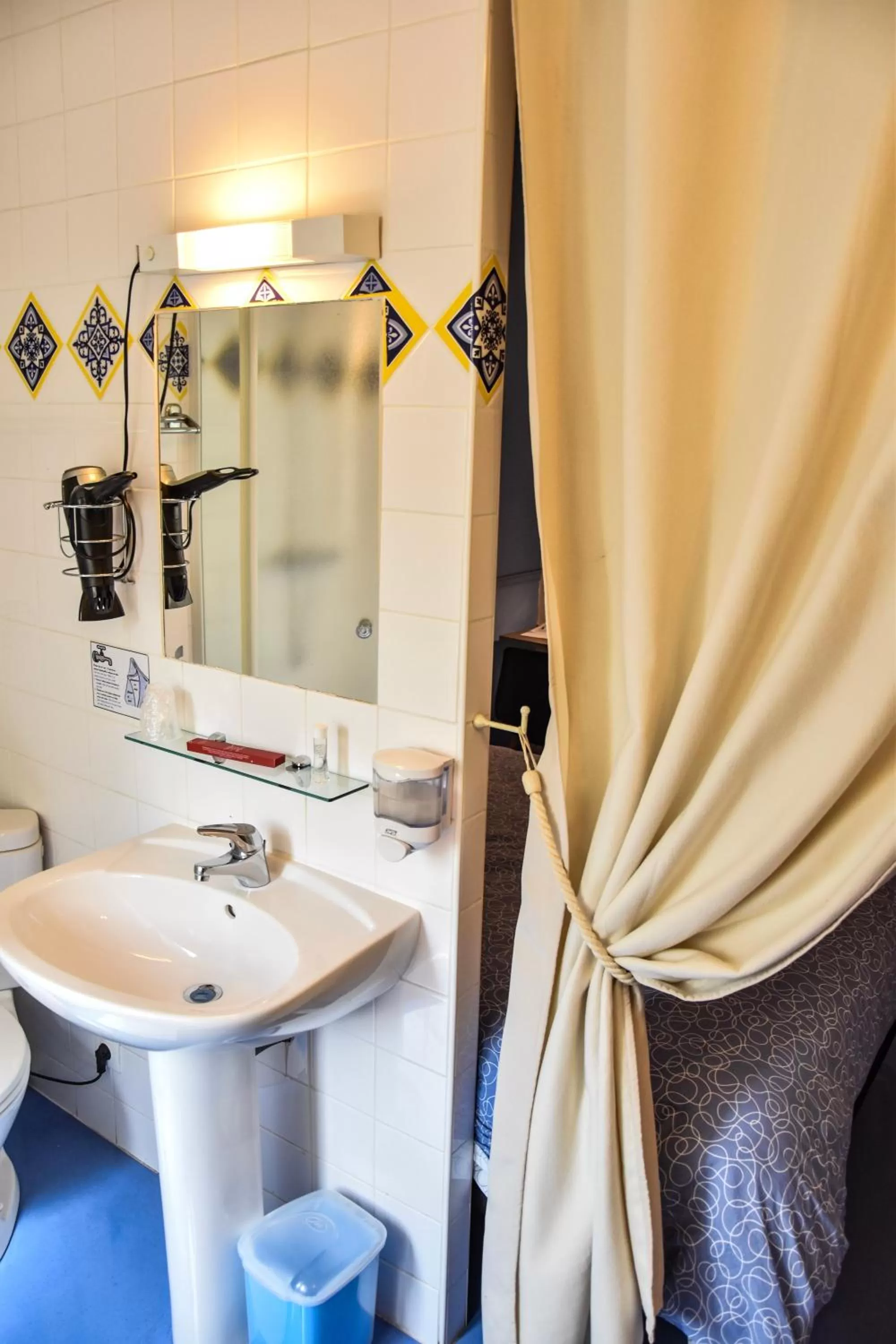 Bathroom in Hotel des Remparts