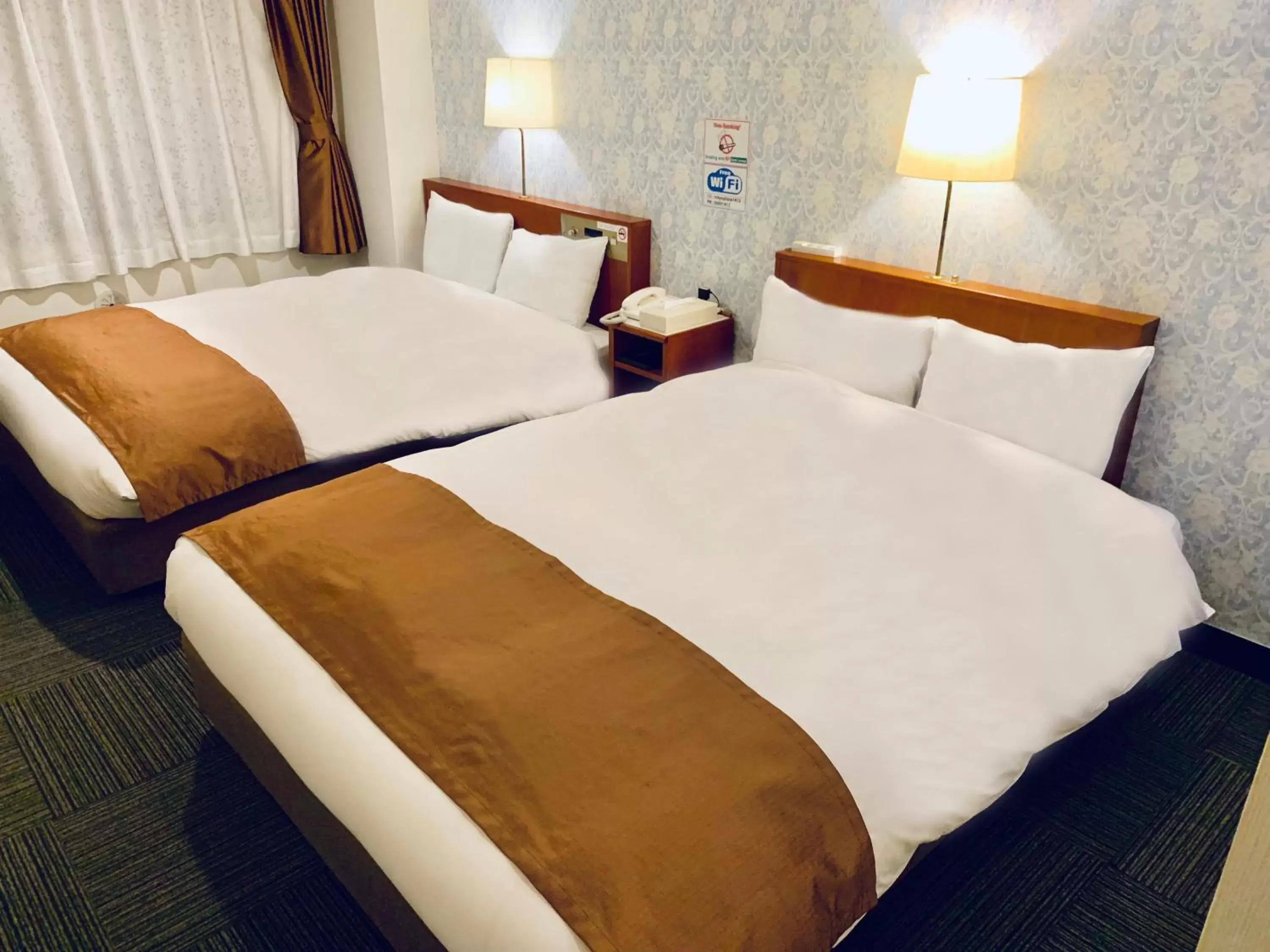 Bedroom, Bed in Tokyo Plaza Hotel