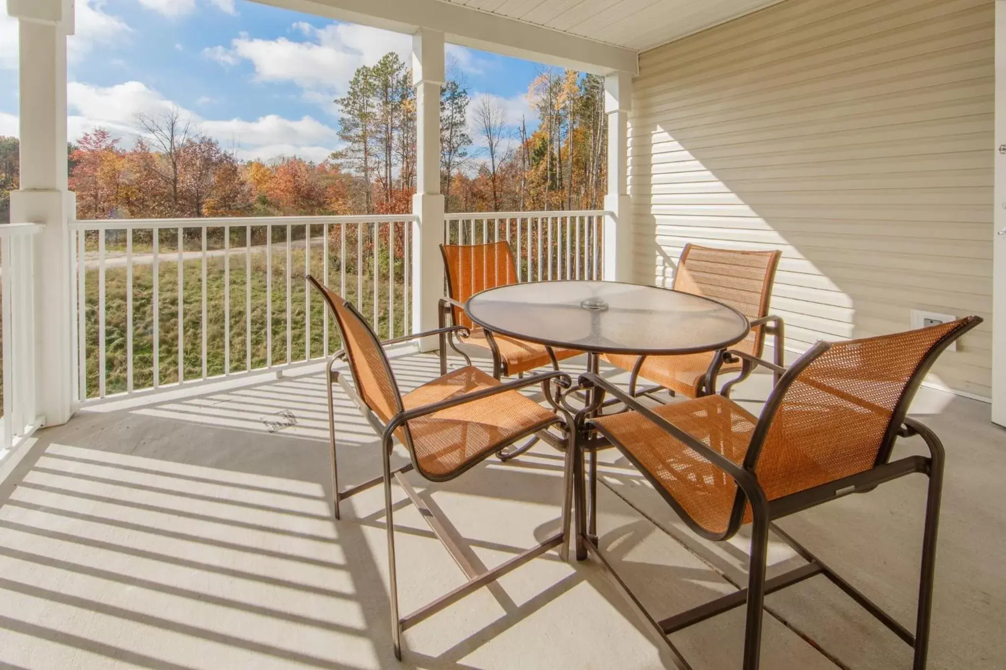 Photo of the whole room, Balcony/Terrace in Holiday Inn Club Vacations Fox River Resort at Sheridan