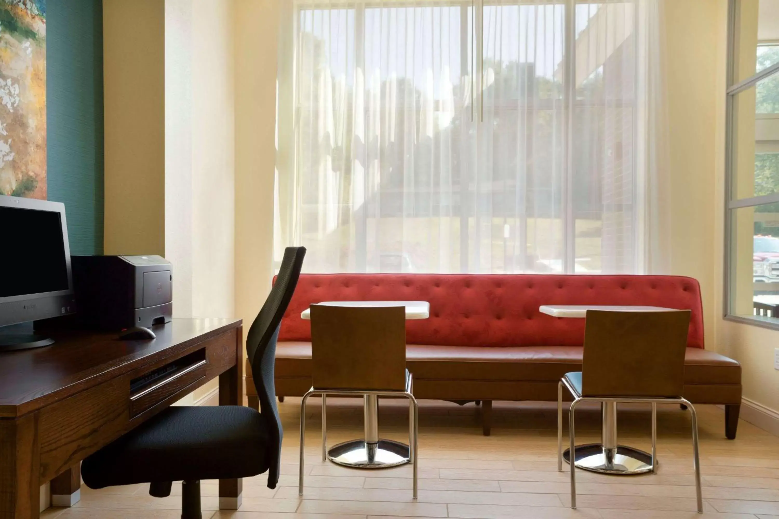 Lobby or reception, Seating Area in Days Inn & Suites by Wyndham Caldwell