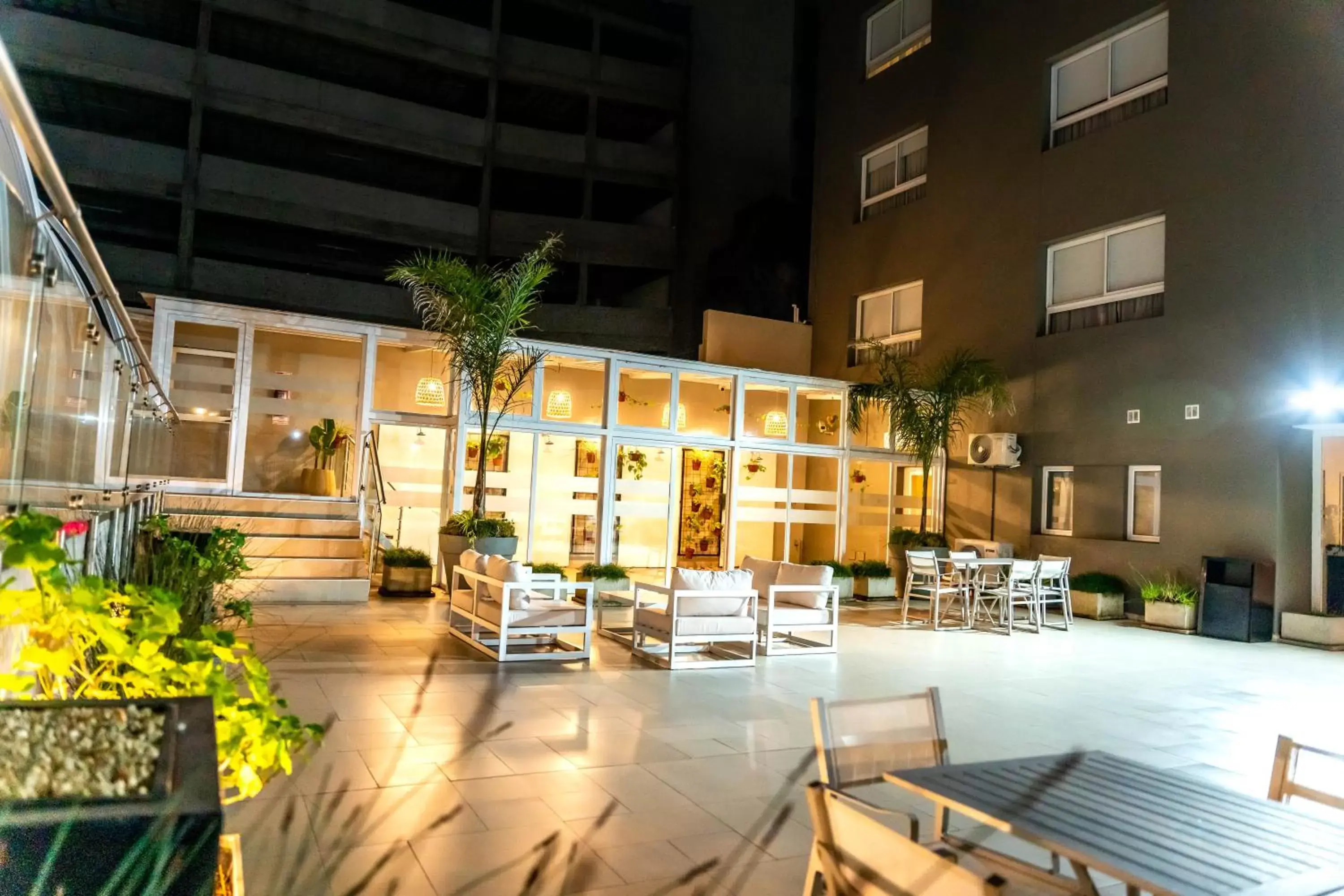 Patio, Restaurant/Places to Eat in O2 Hoteles Mar del Plata