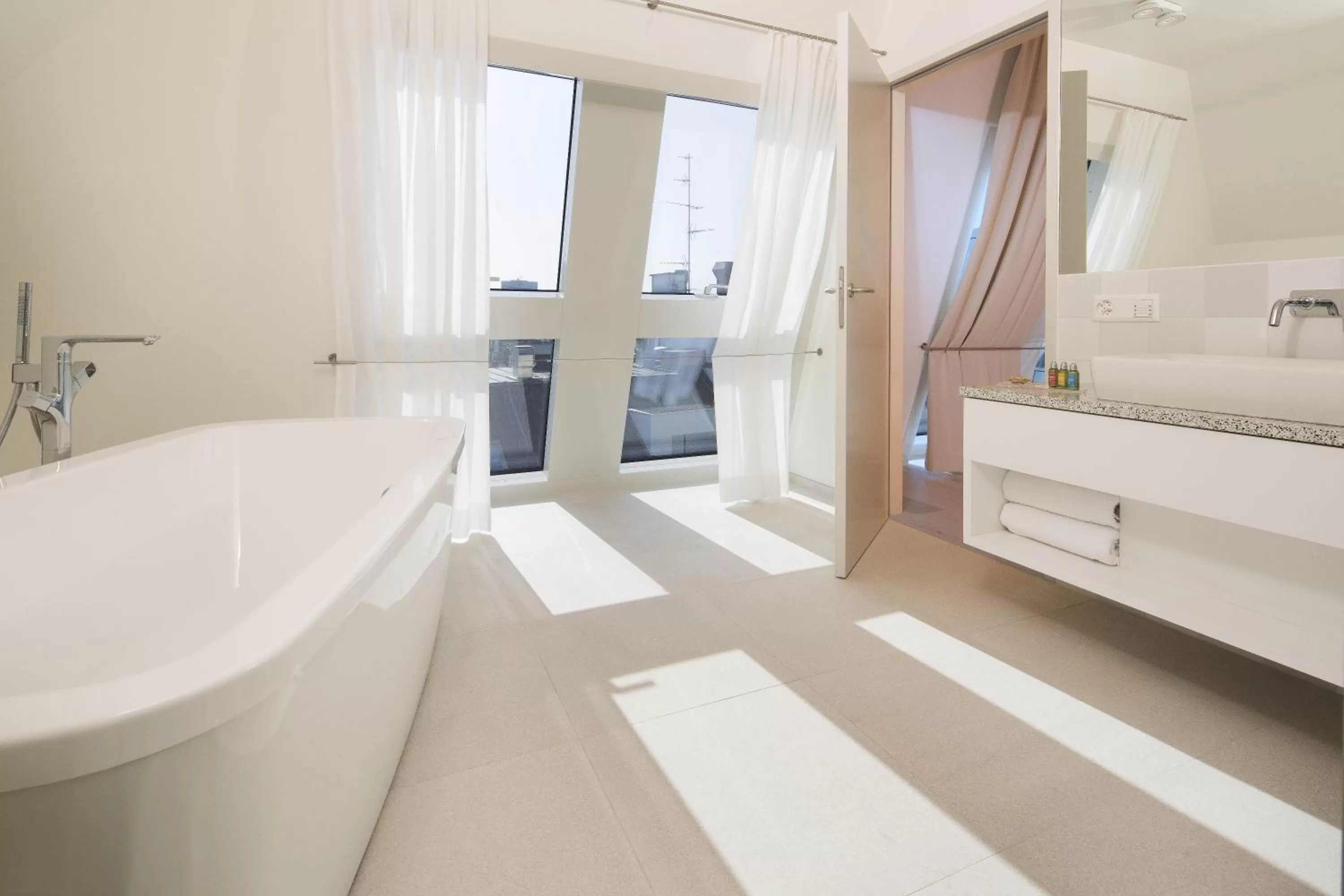Bathroom, Bed in The Passage - Urban Retreat