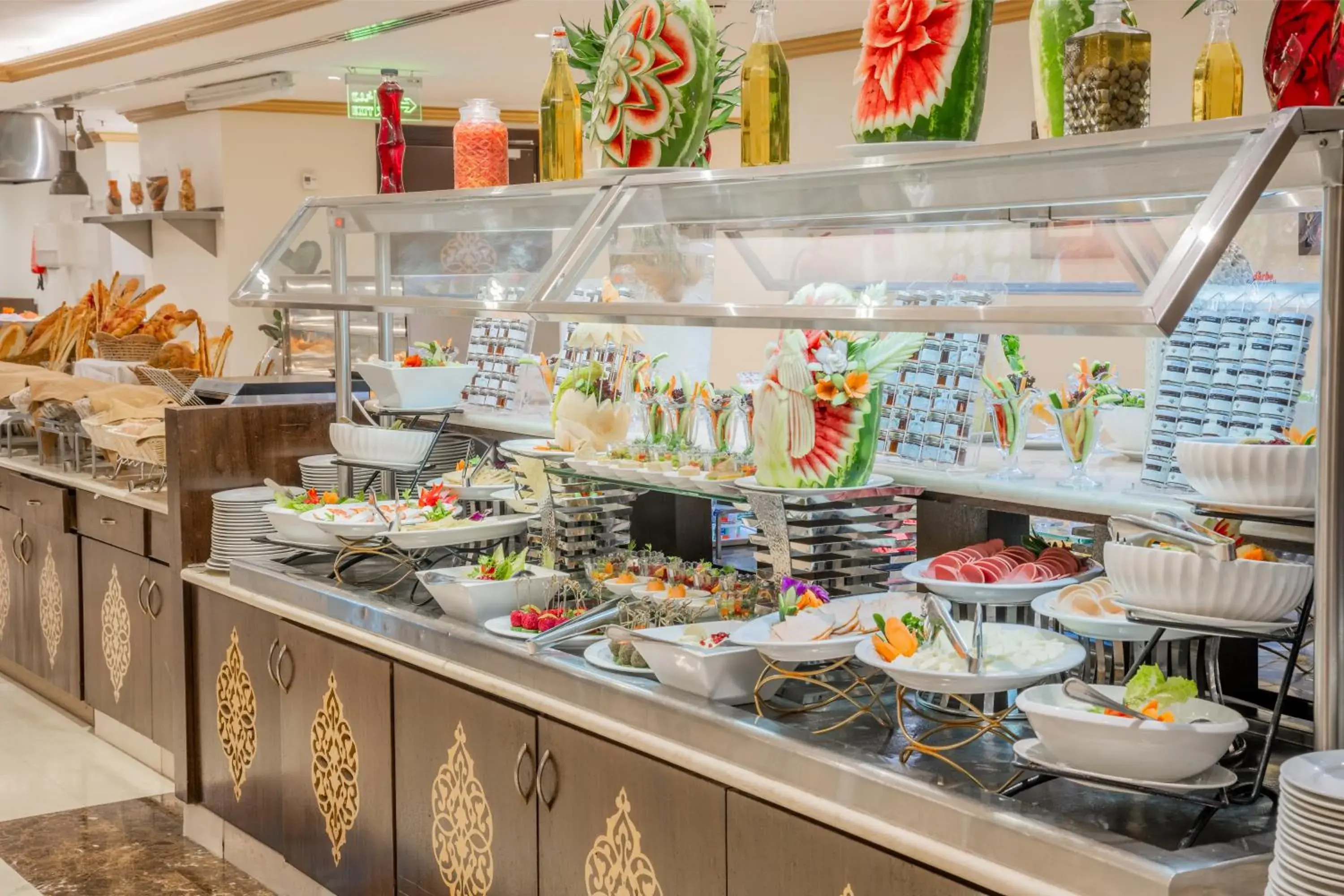 Restaurant/places to eat in Taiba Madinah Hotel