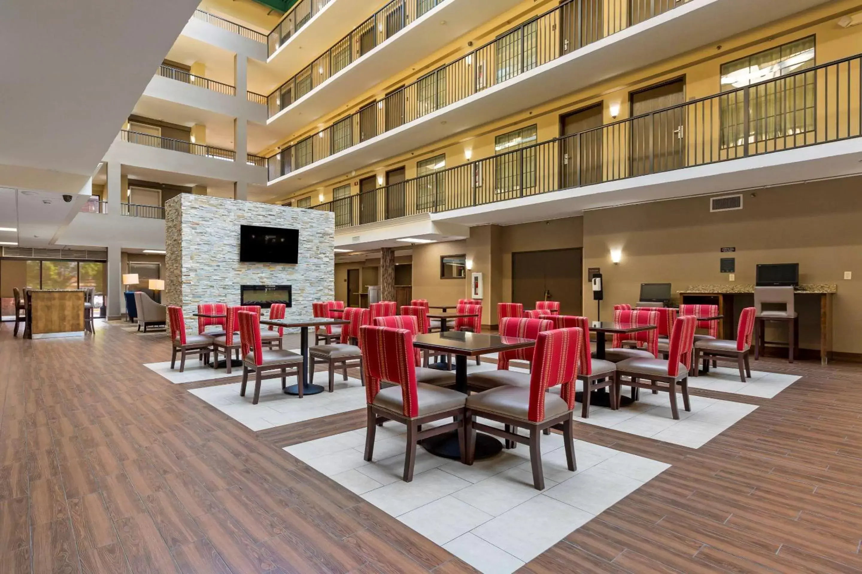Restaurant/places to eat in Comfort Suites Fredericksburg South Restaurant/places to eat in Comfort Suites Fredericksburg South