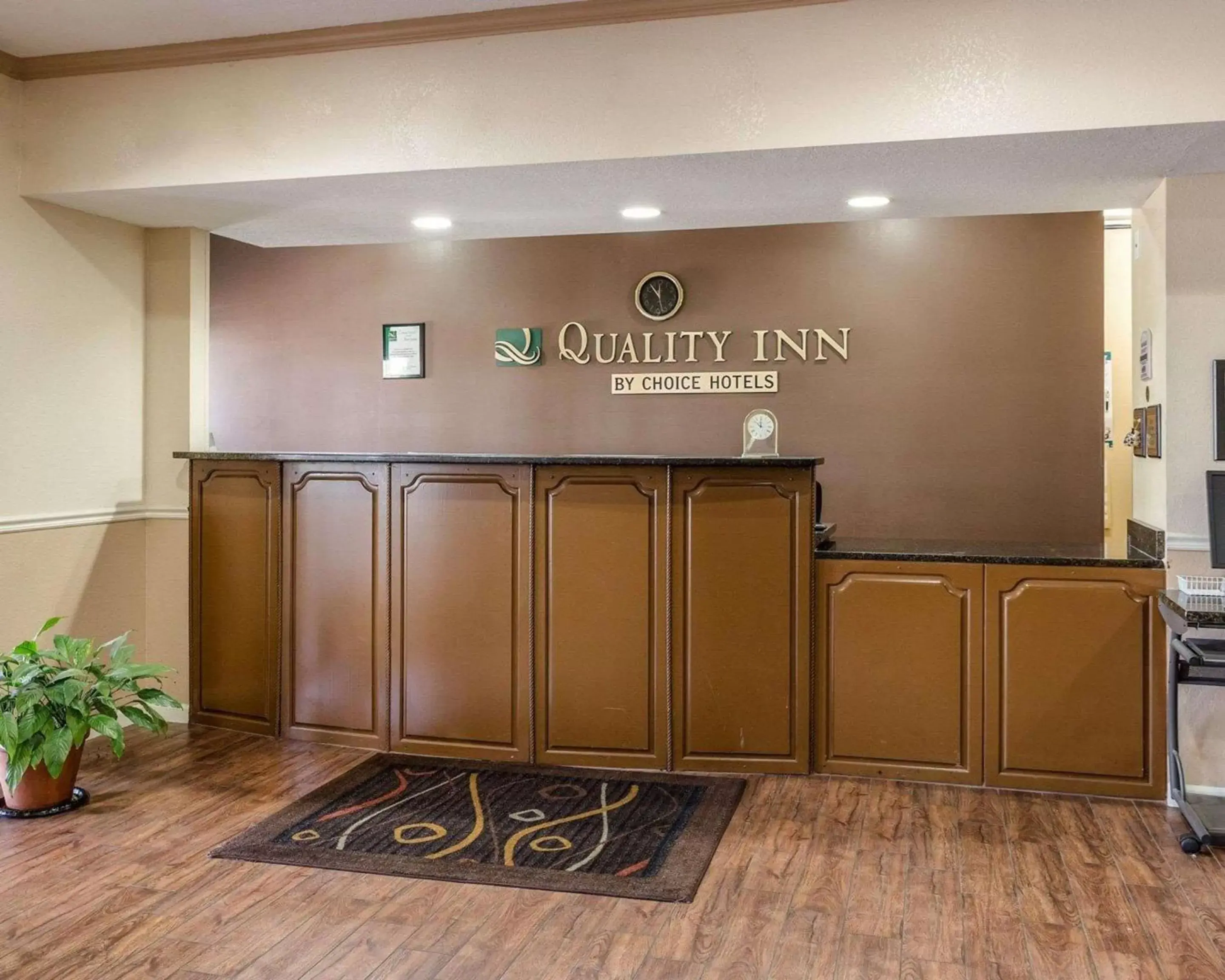 On site, Lobby/Reception in Quality Inn West Memphis I-40