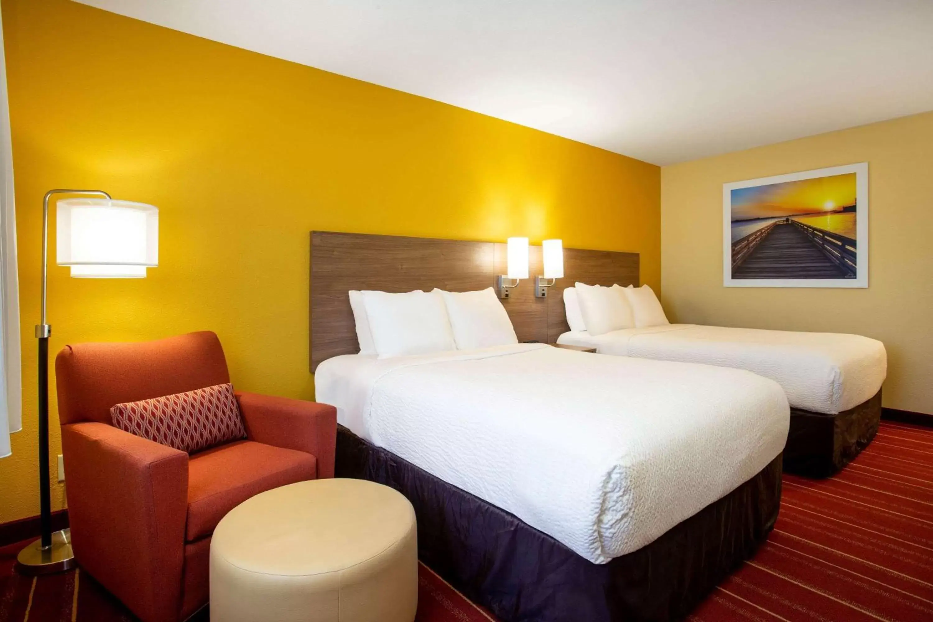 Photo of the whole room, Bed in Days Inn by Wyndham Marquette