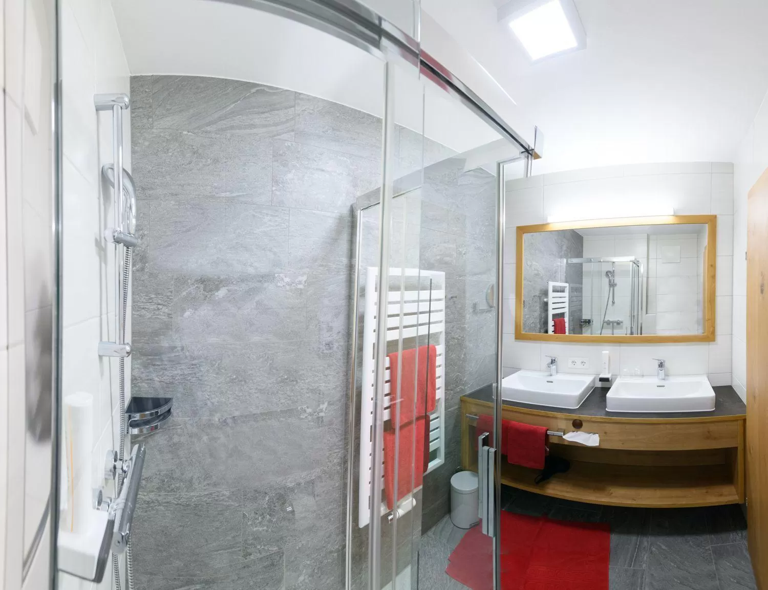Shower in Appartement-Pension Kendlbacher