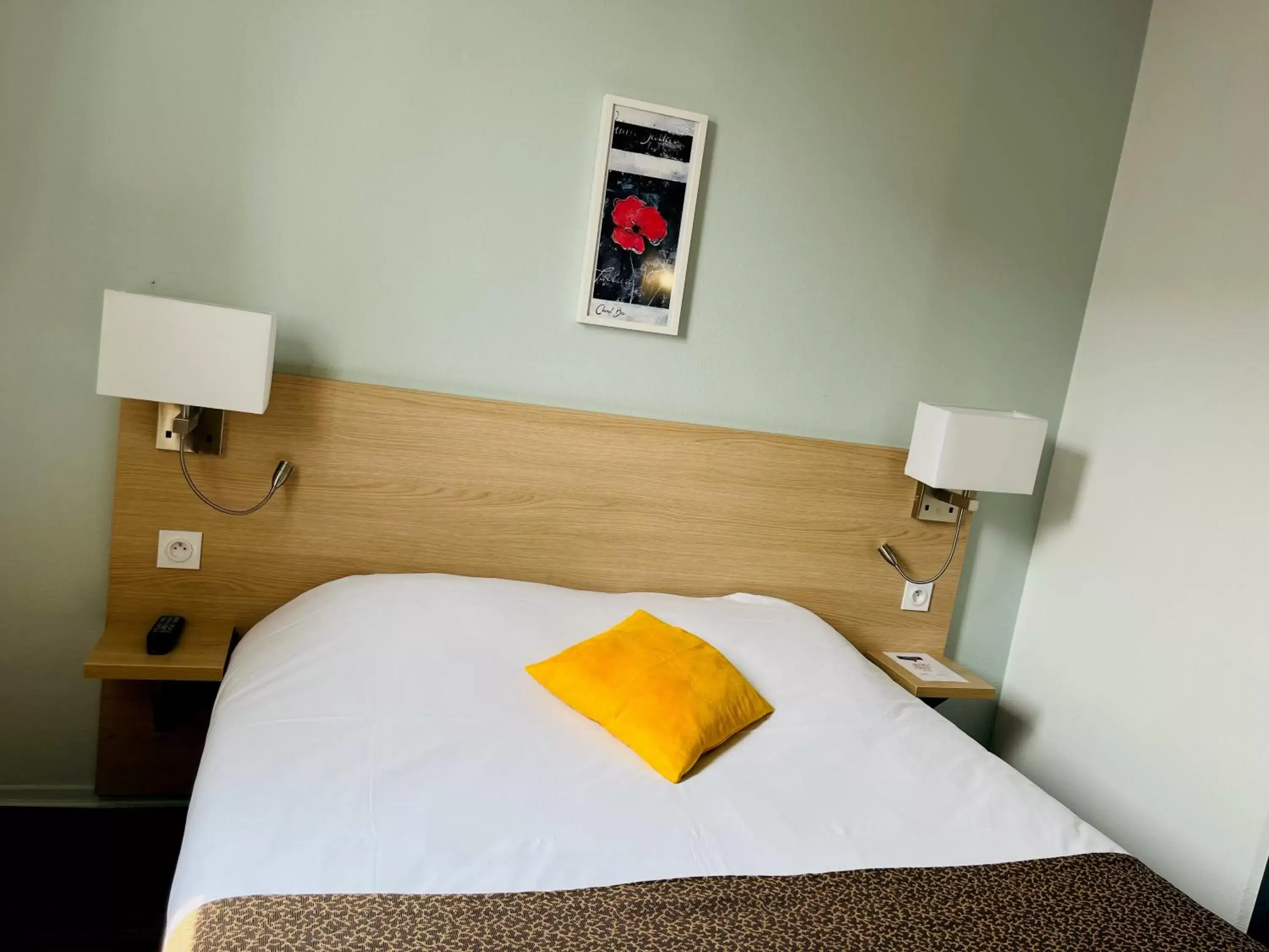 Bed in The Originals City, Hotel Novella Confort, Nantes Est