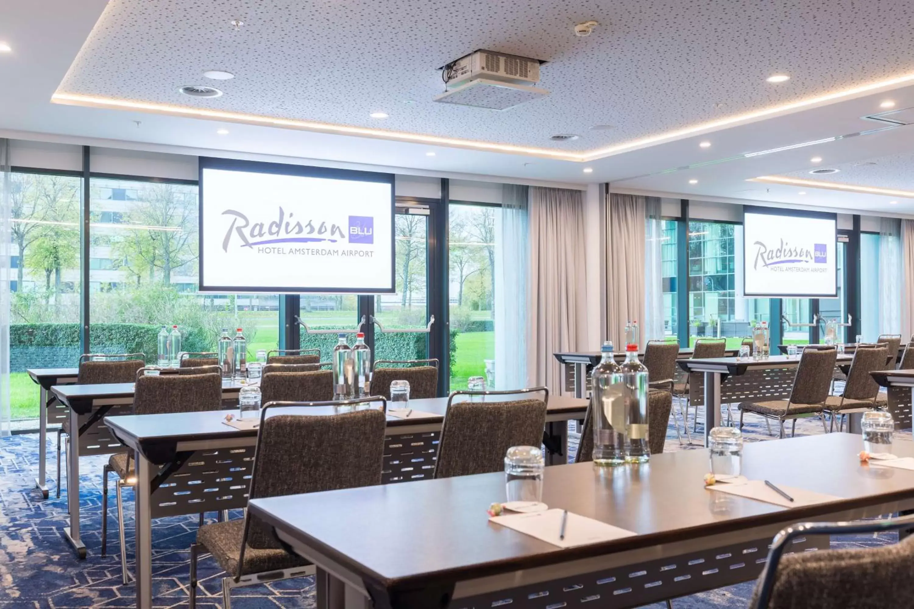 Meeting/conference room, Restaurant/Places to Eat in Radisson Blu Hotel Amsterdam Airport, Schiphol