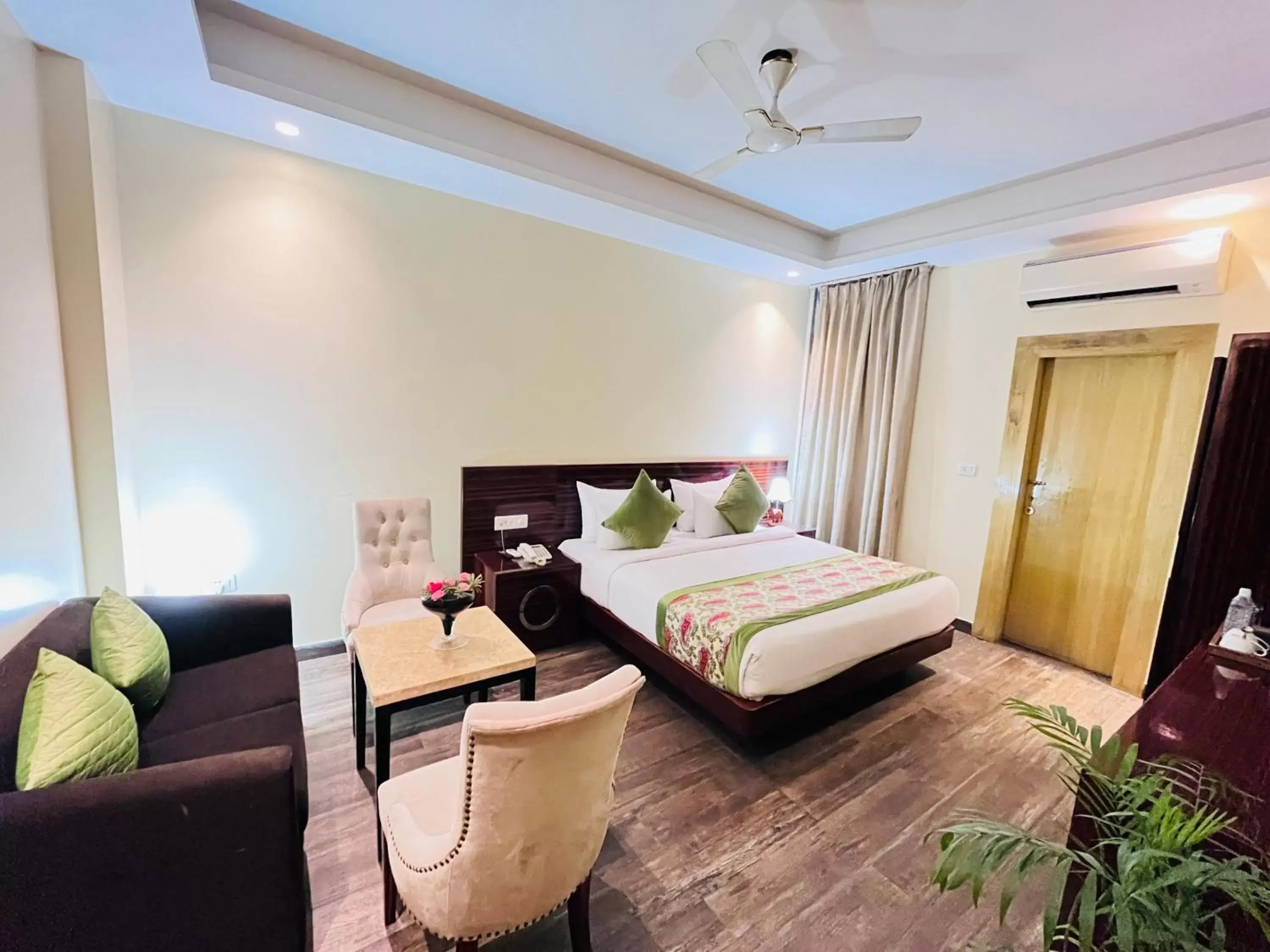 Bed in Hotel Banz - Near Delhi International Airport