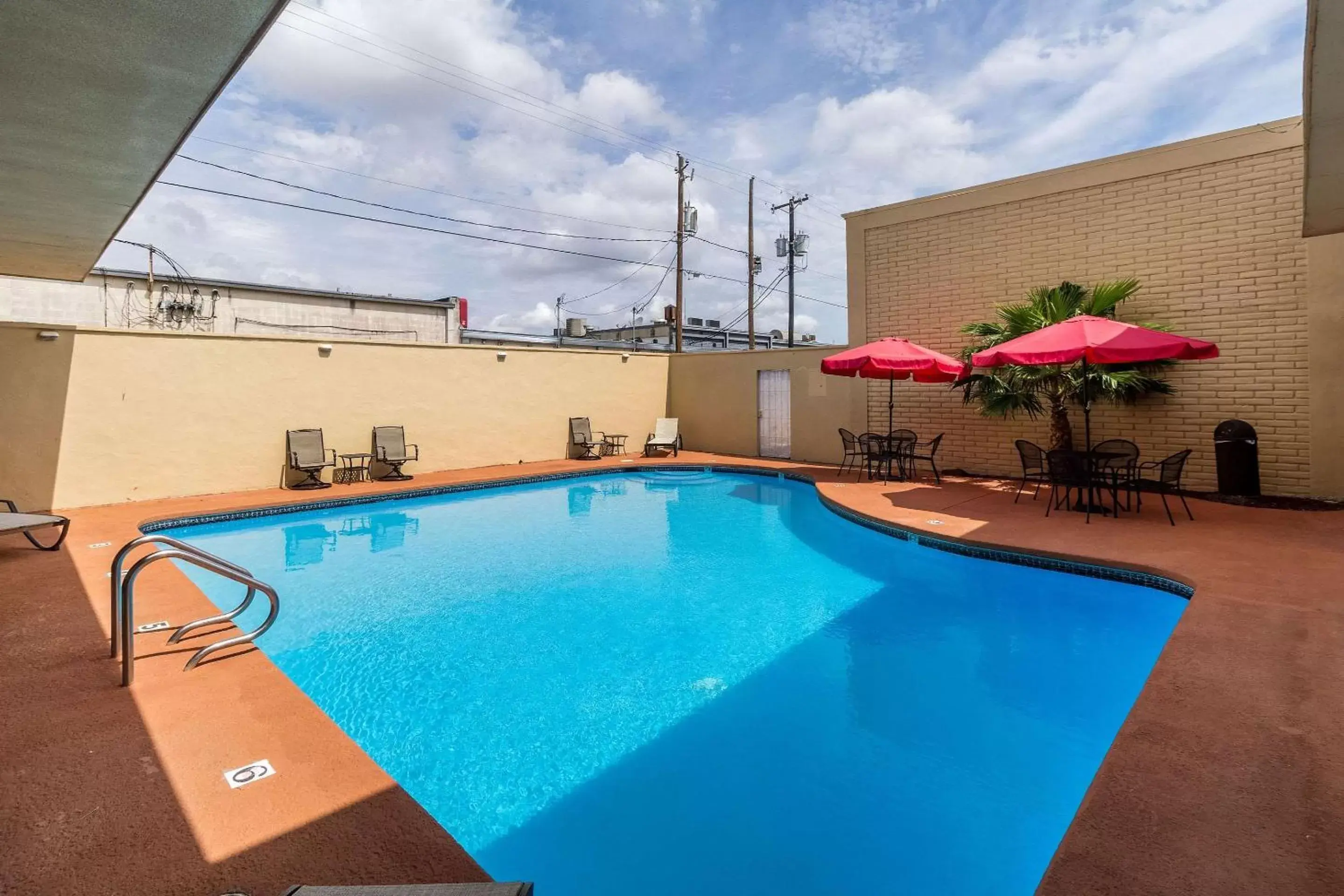 Pool view, Swimming Pool in Clarion Inn near McAllen Airport