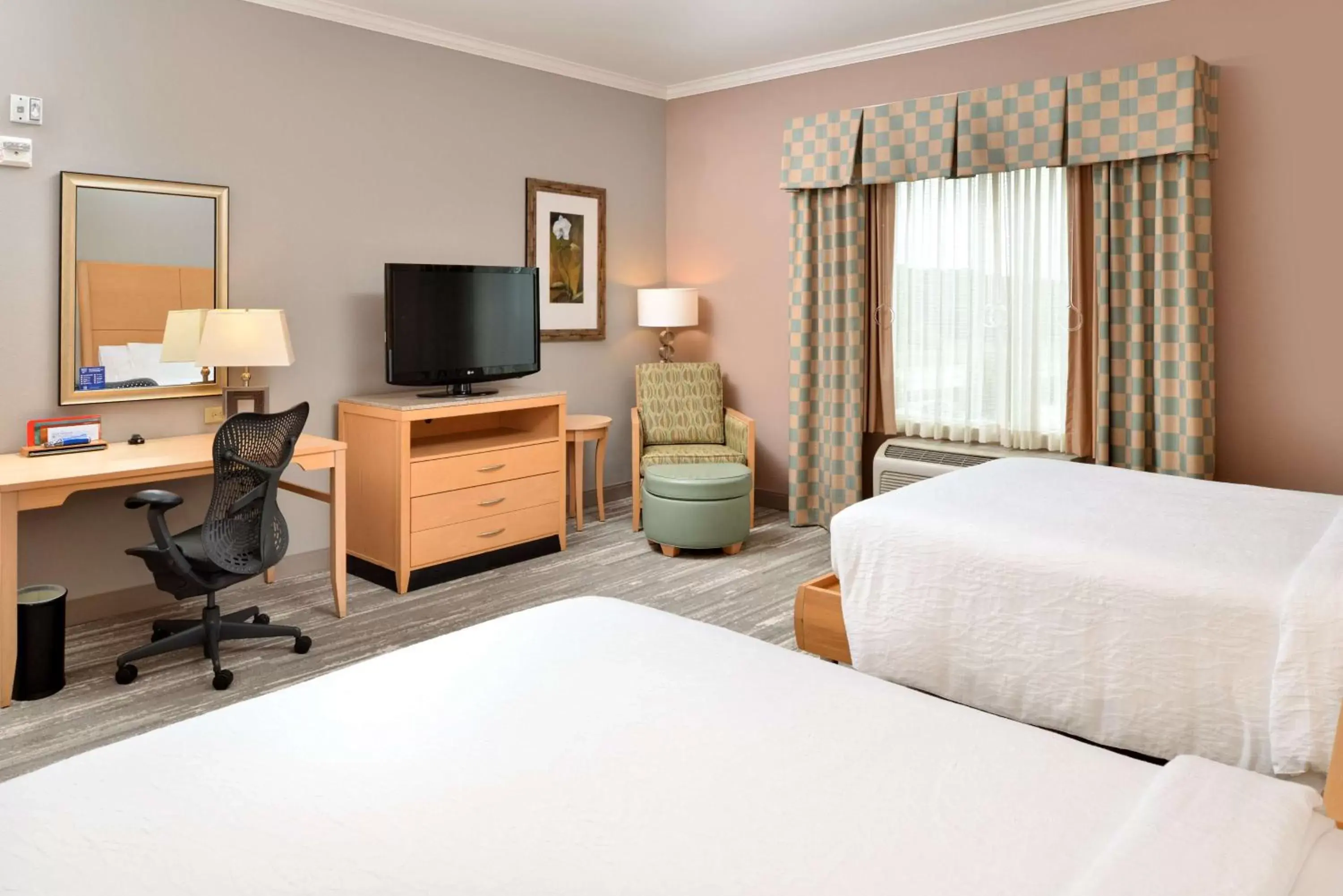 Bedroom, Bed in Hilton Garden Inn Denton