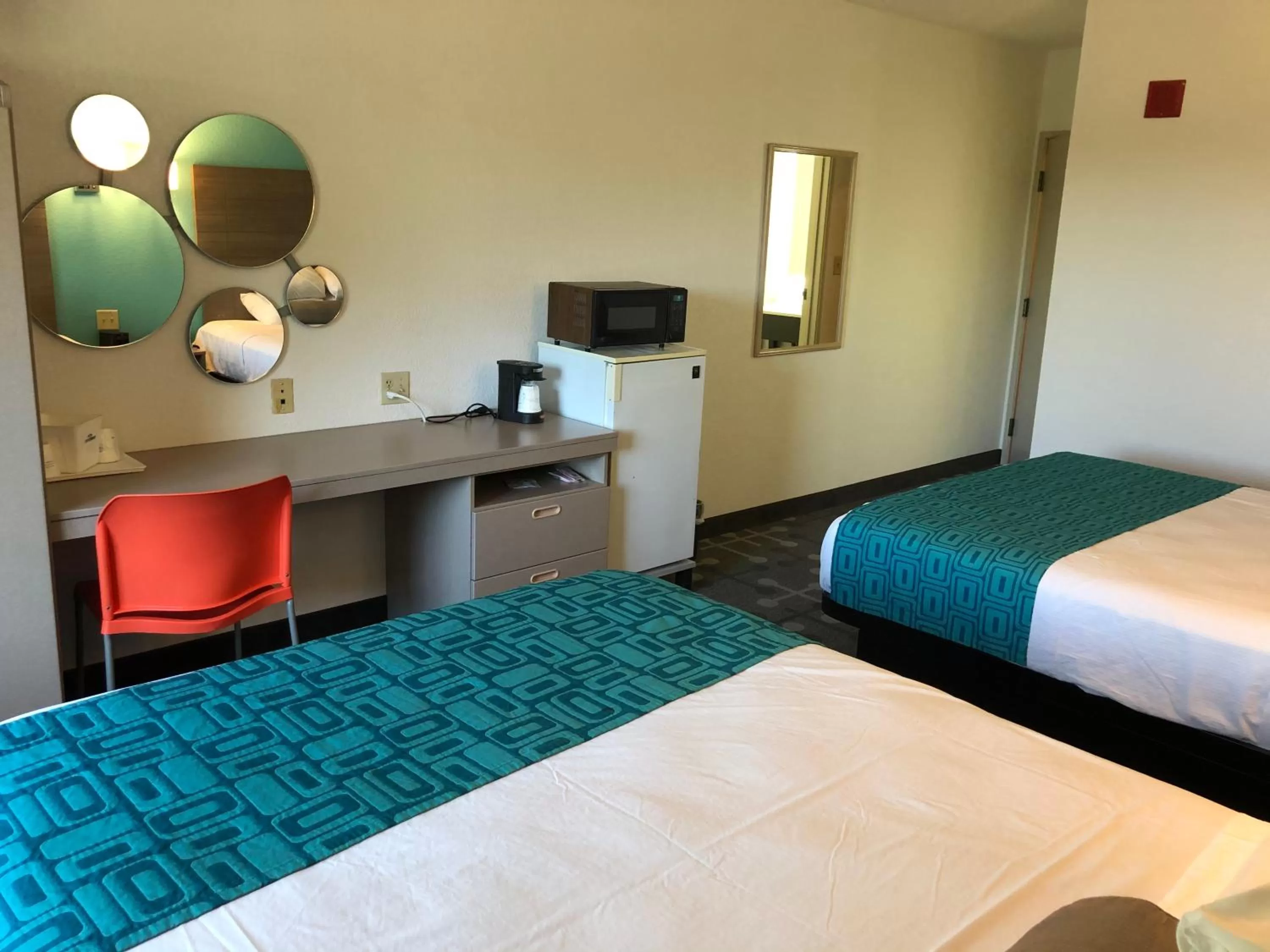 Bed in Red Lion Inn & Suites Elk Grove Village