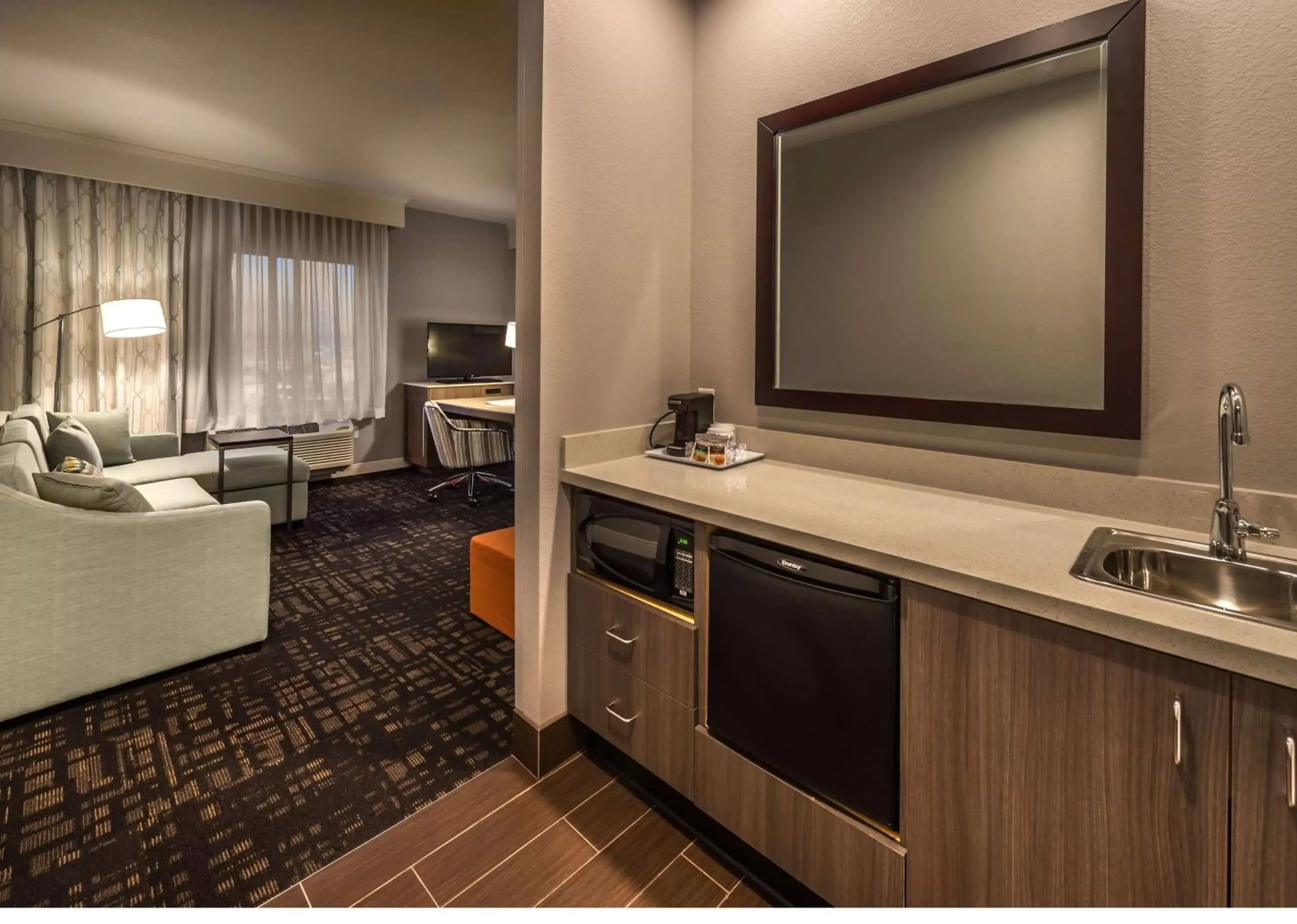 Living room, TV/Entertainment Center in Hampton Inn & Suites - Reno West, NV